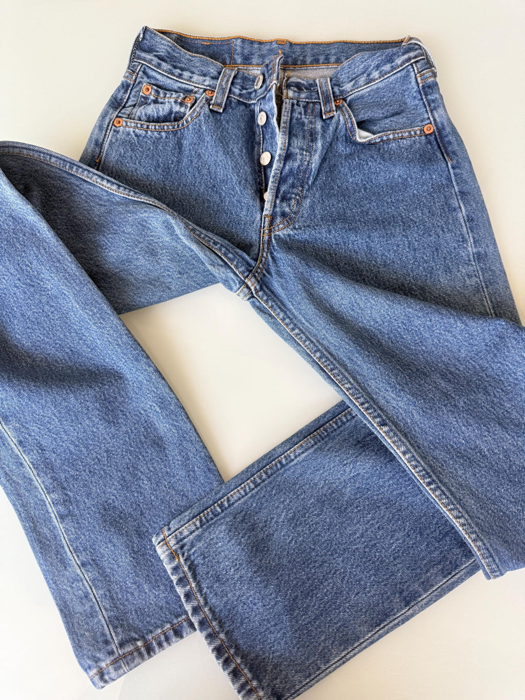 W23 L31 Levis 501 vintage 22-23” measured waist dark blue made in Croatia  Y2K hol