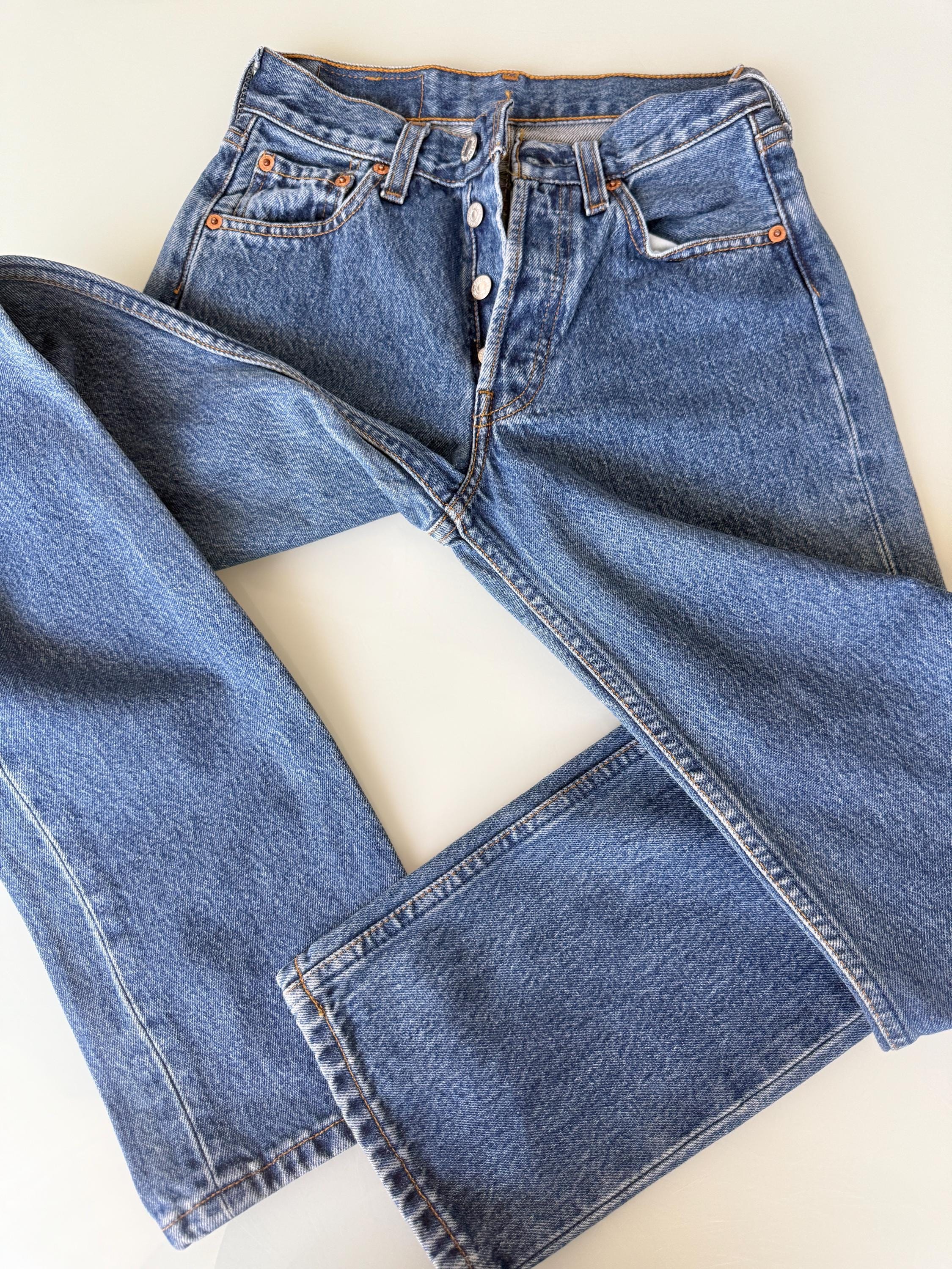 W23 L31 Levis 501 vintage 22-23” measured waist dark blue made in Croatia  Y2K hol