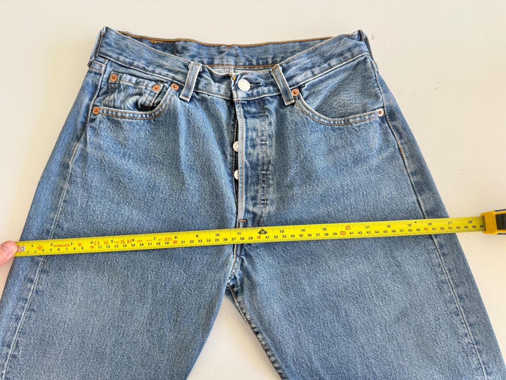 W27 L29 vintage Levis 501 26-27” measured waist medium blue denim made in Y2K