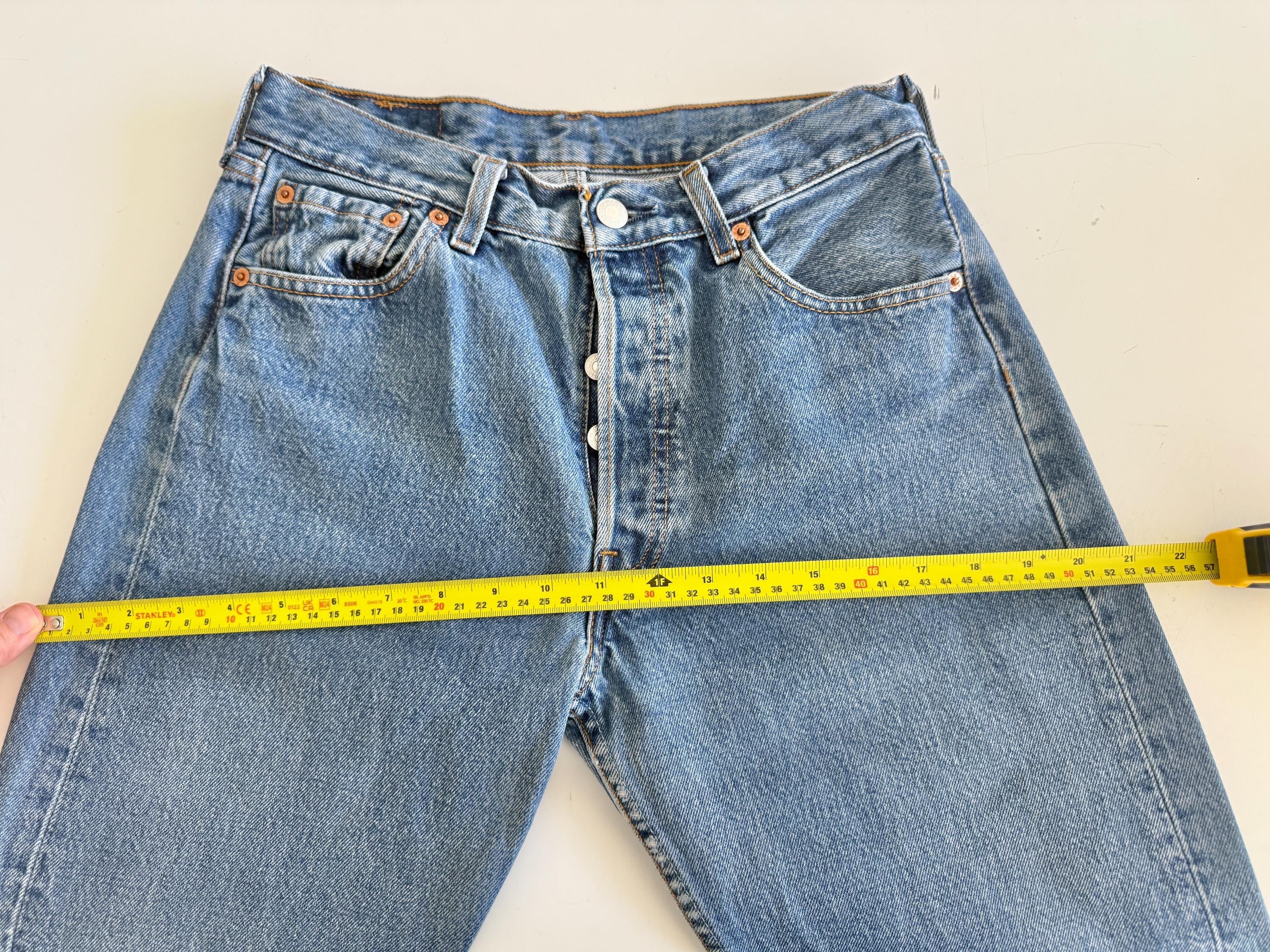 W27 L29 vintage Levis 501 26-27” measured waist medium blue denim made in Y2K