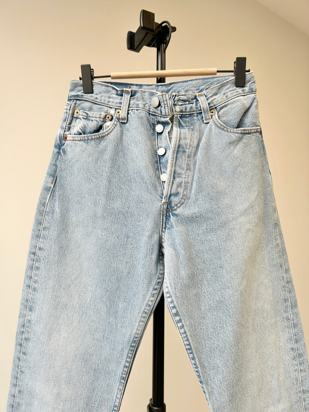 Levis 501 jeans w25 L29 light blue 90s levis faded Stonewash light blue denim 501 vintage Levi’s faded blue denim 501 vintage