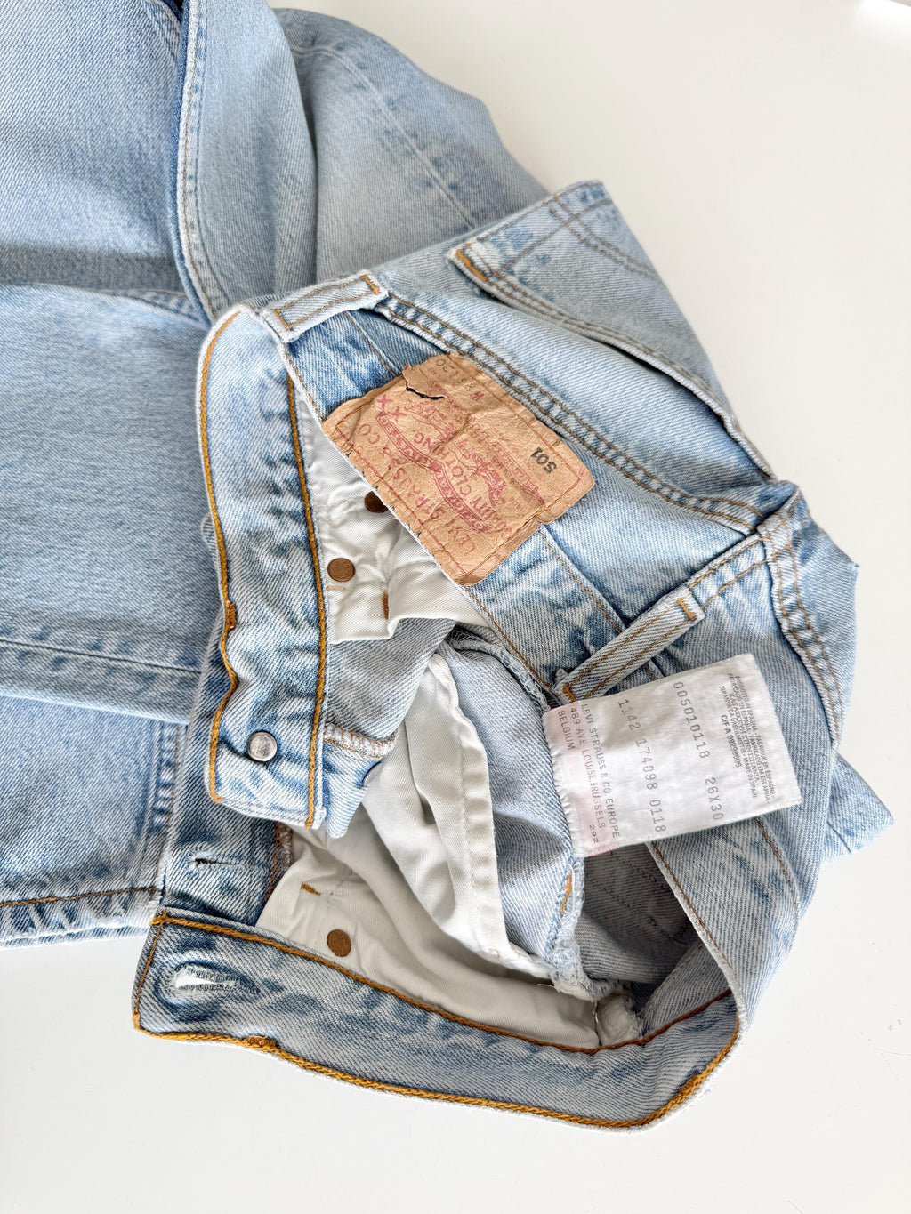 W25 L29 vintage Levis 501 24-25” measured waist light blue faded made in 90s