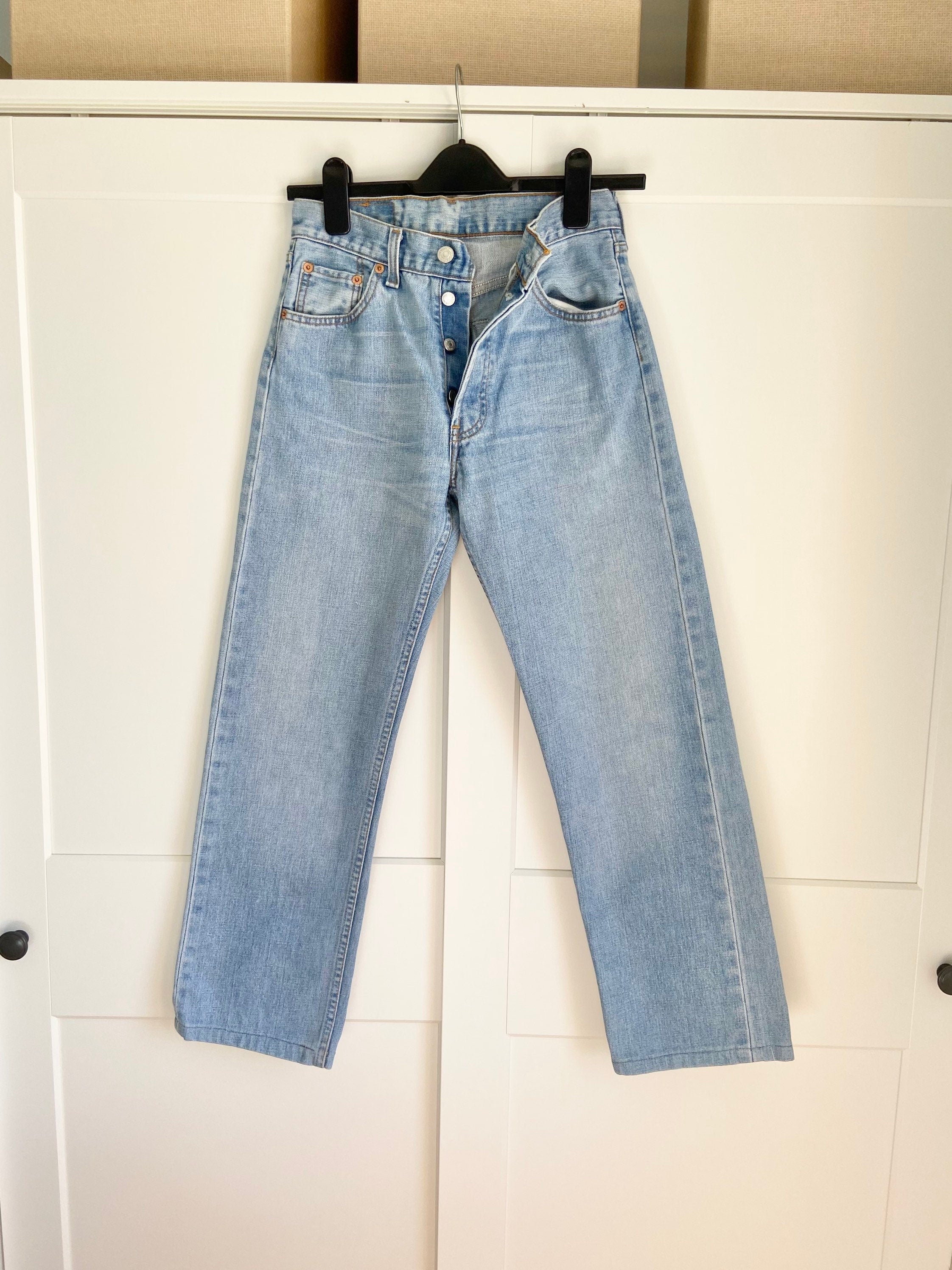 w26 L27 Vintage levis 501 made in Hungary