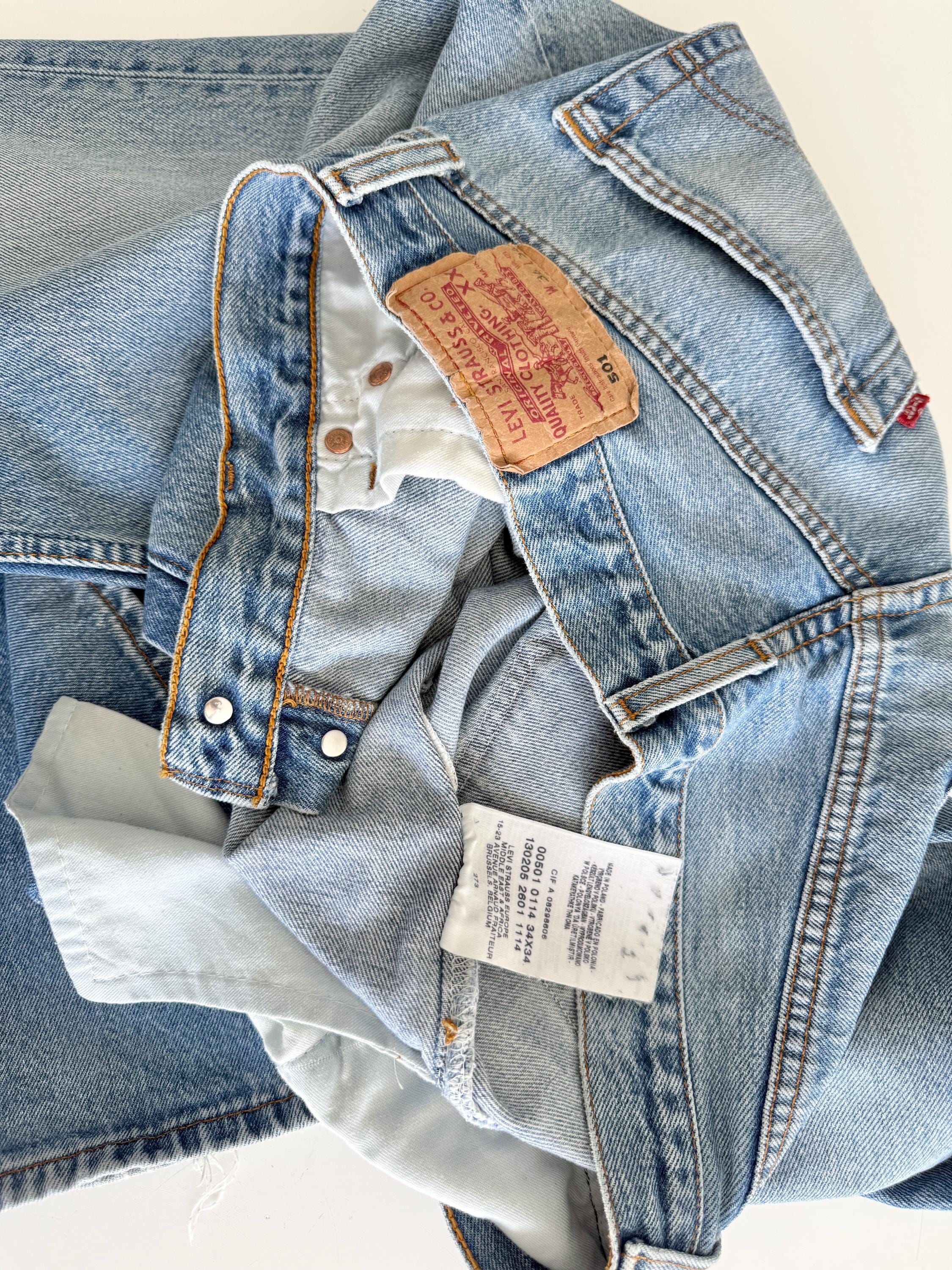 W33 L33 vintage Levis 501 32-33” measured waist medium faded lines blue made in y2k