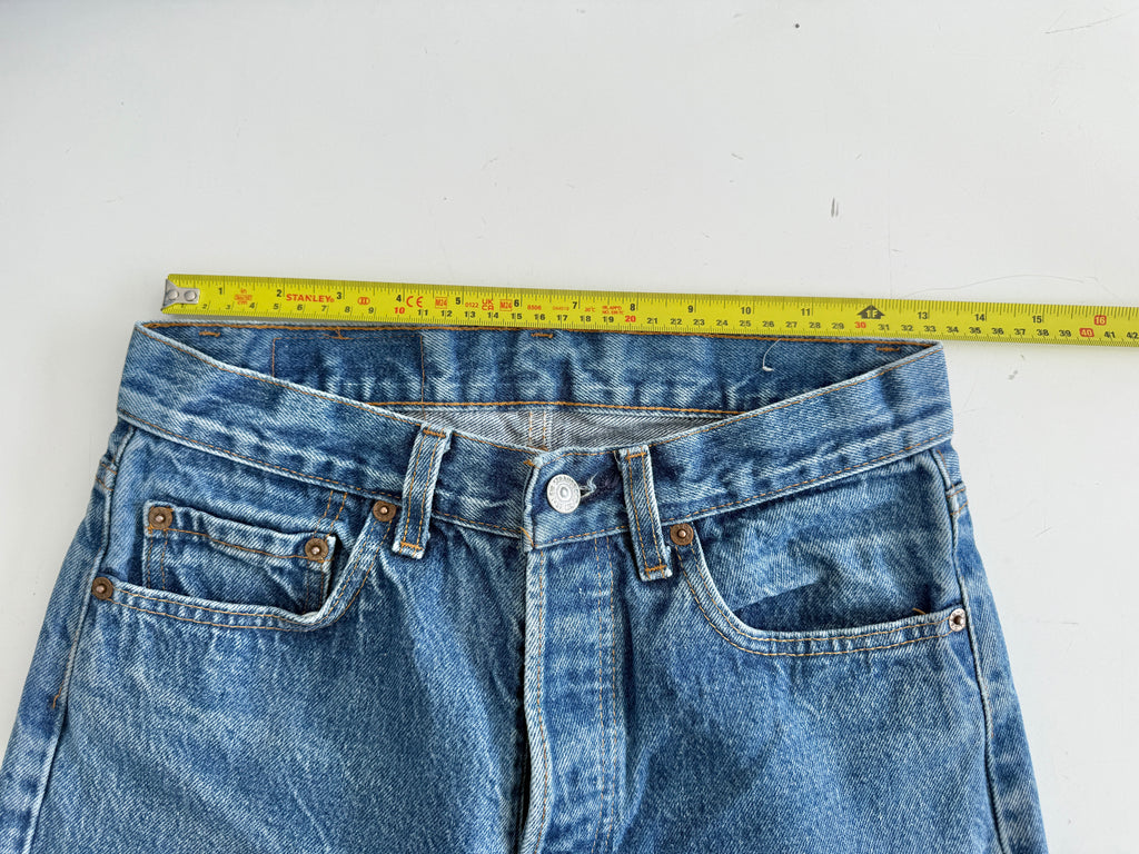 W26 L24 vintage Levis 501 25/26” dark blue faded Levi’s 501s USA 80s