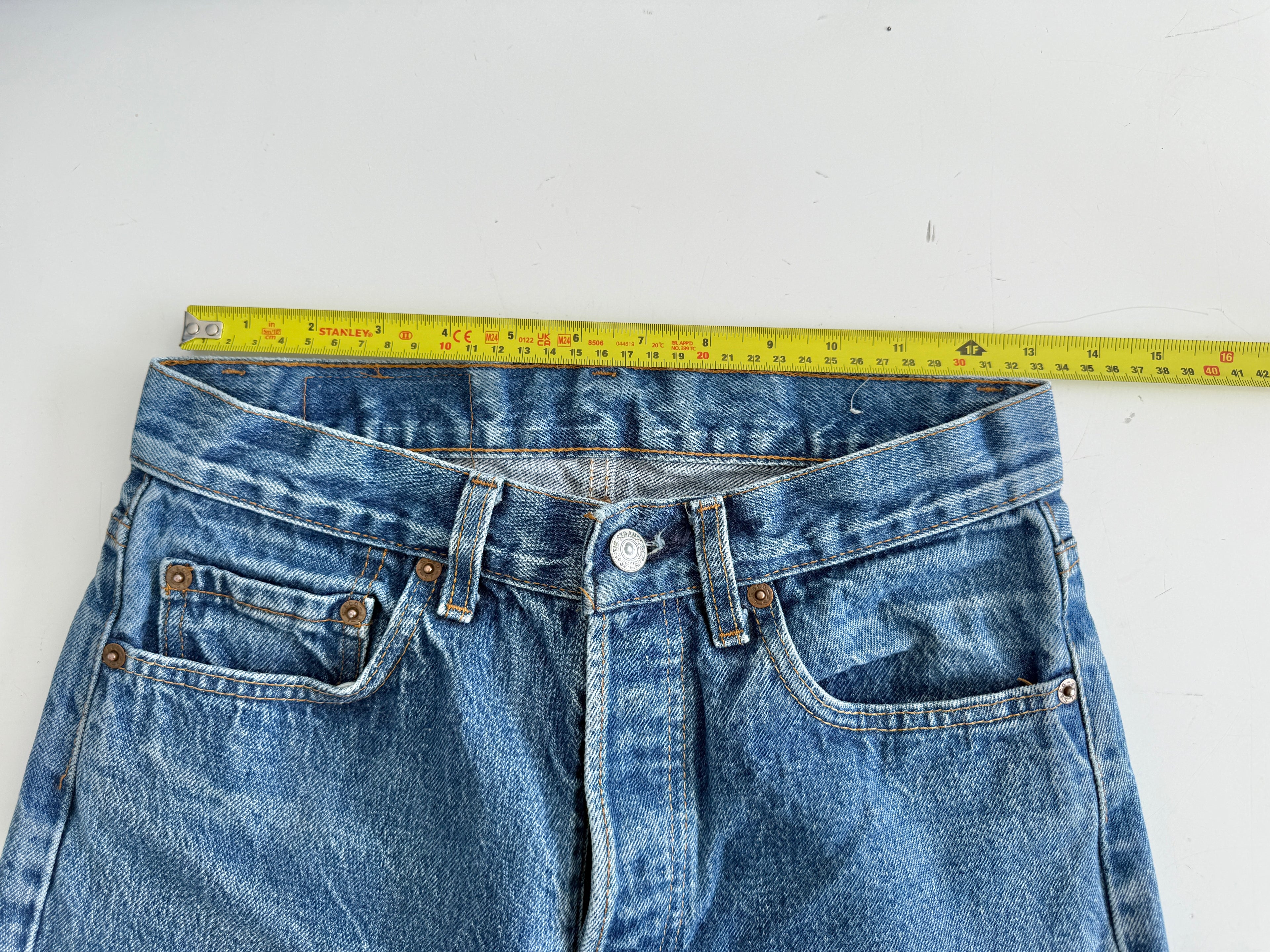 W26 L24 vintage Levis 501 25/26” dark blue faded Levi’s 501s USA 80s