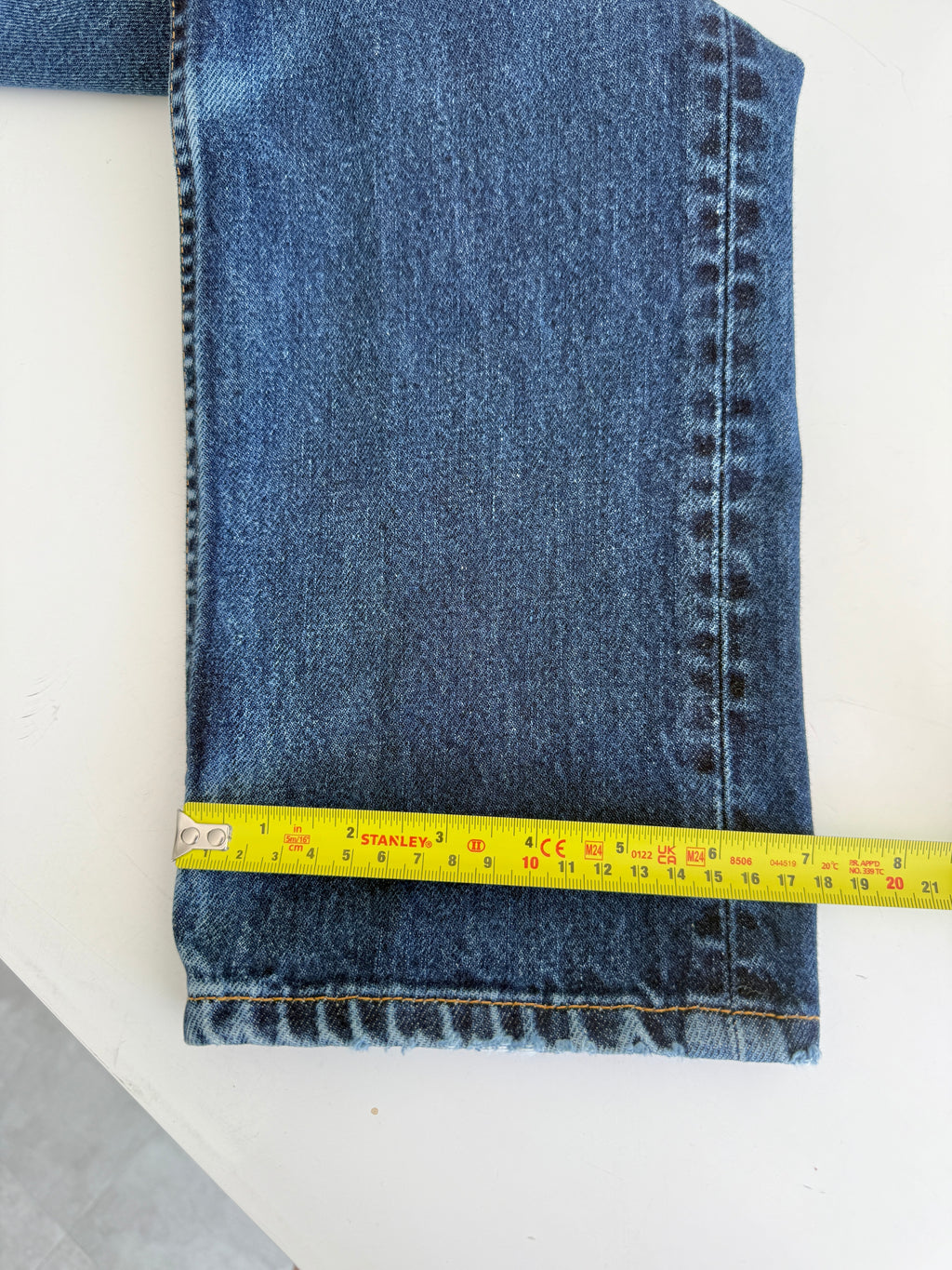 W24 L29 vintage Levis 501 23/24” measured waist dark indigo faded blue 501s