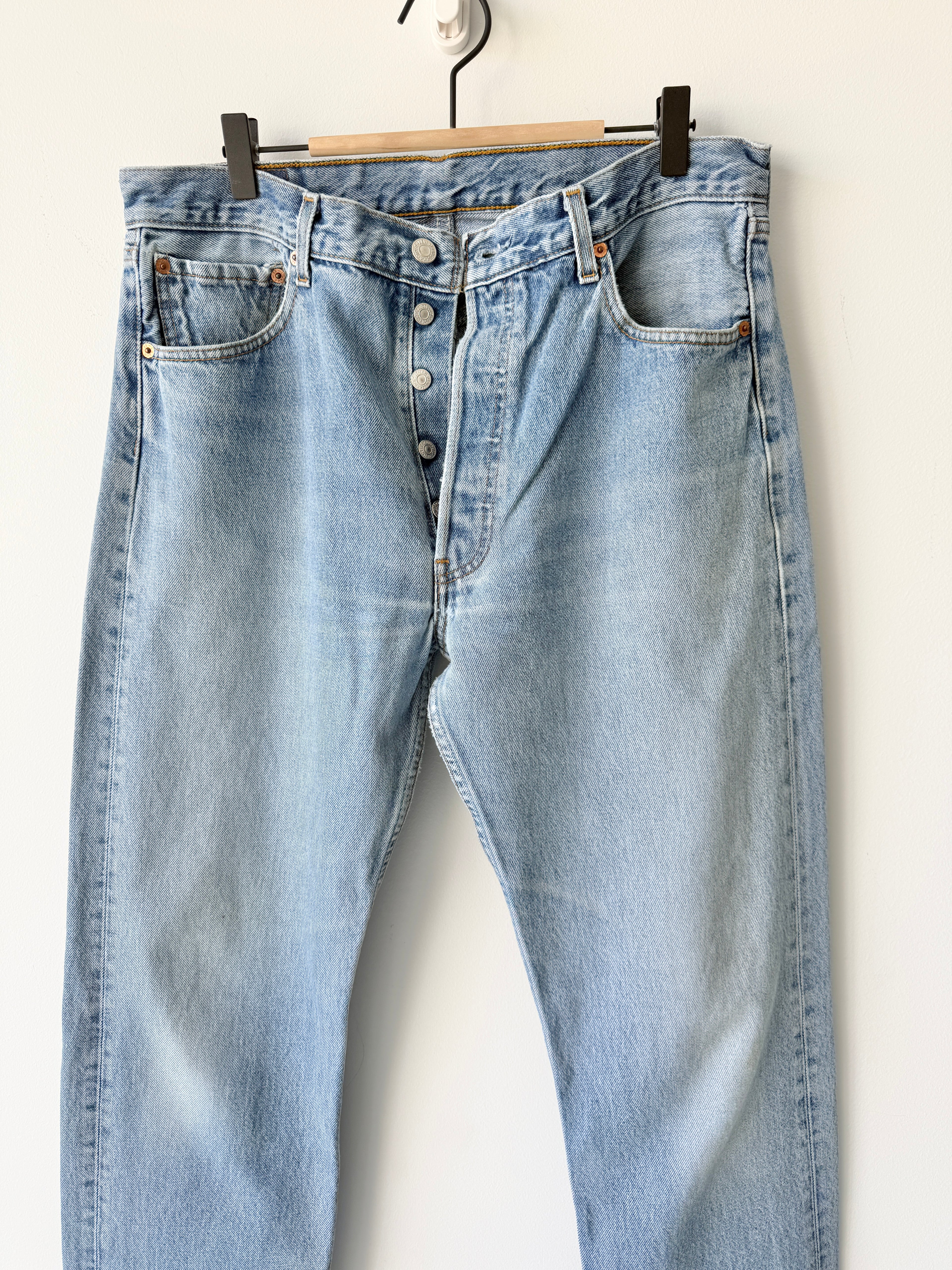 W32 L31 vintage Levis 501 31-32”” measured light blue Y2K 501s