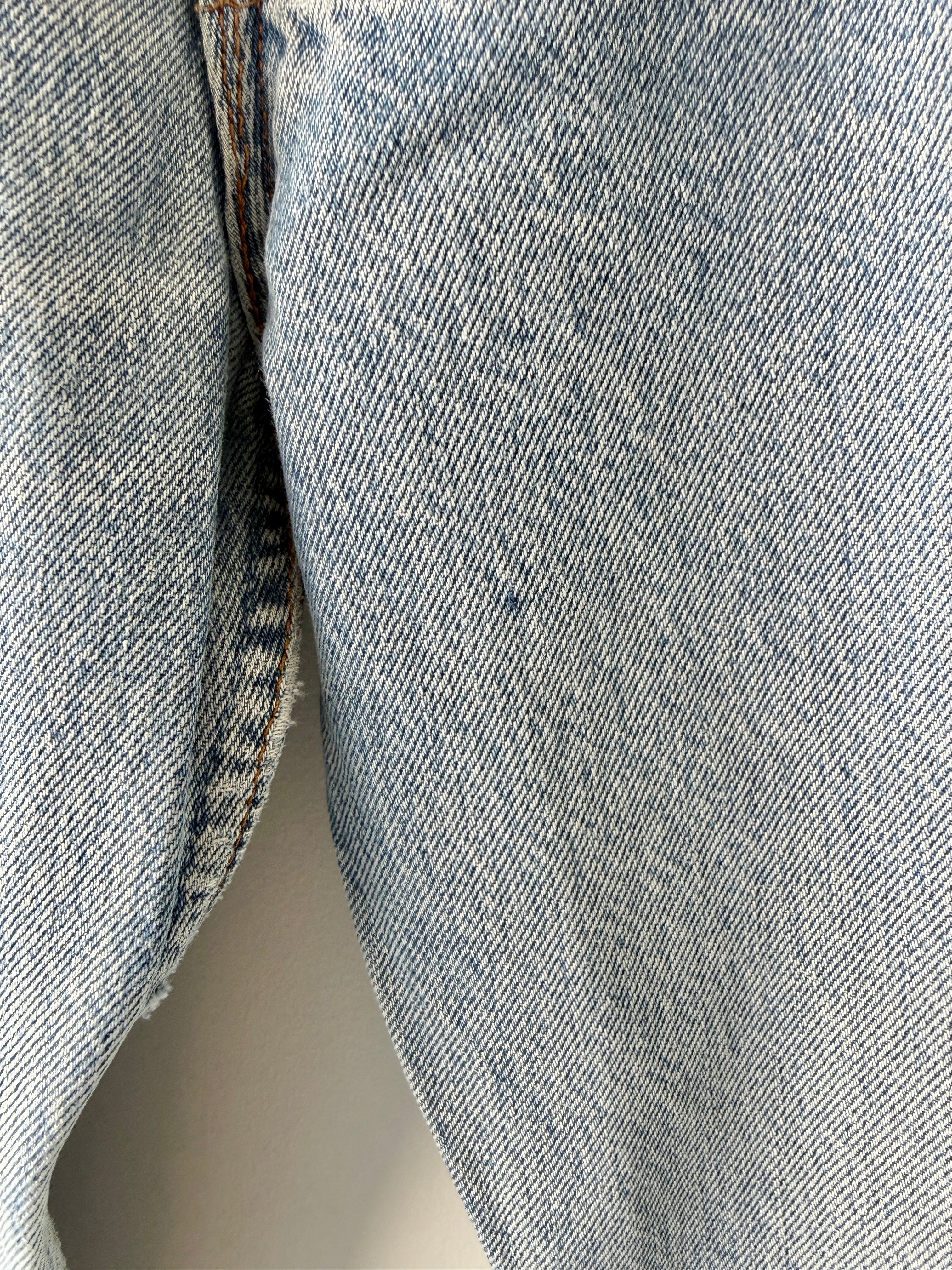 W31 L30 vintage Levis 501 30/31” measured waist light blue 501s made in 80s