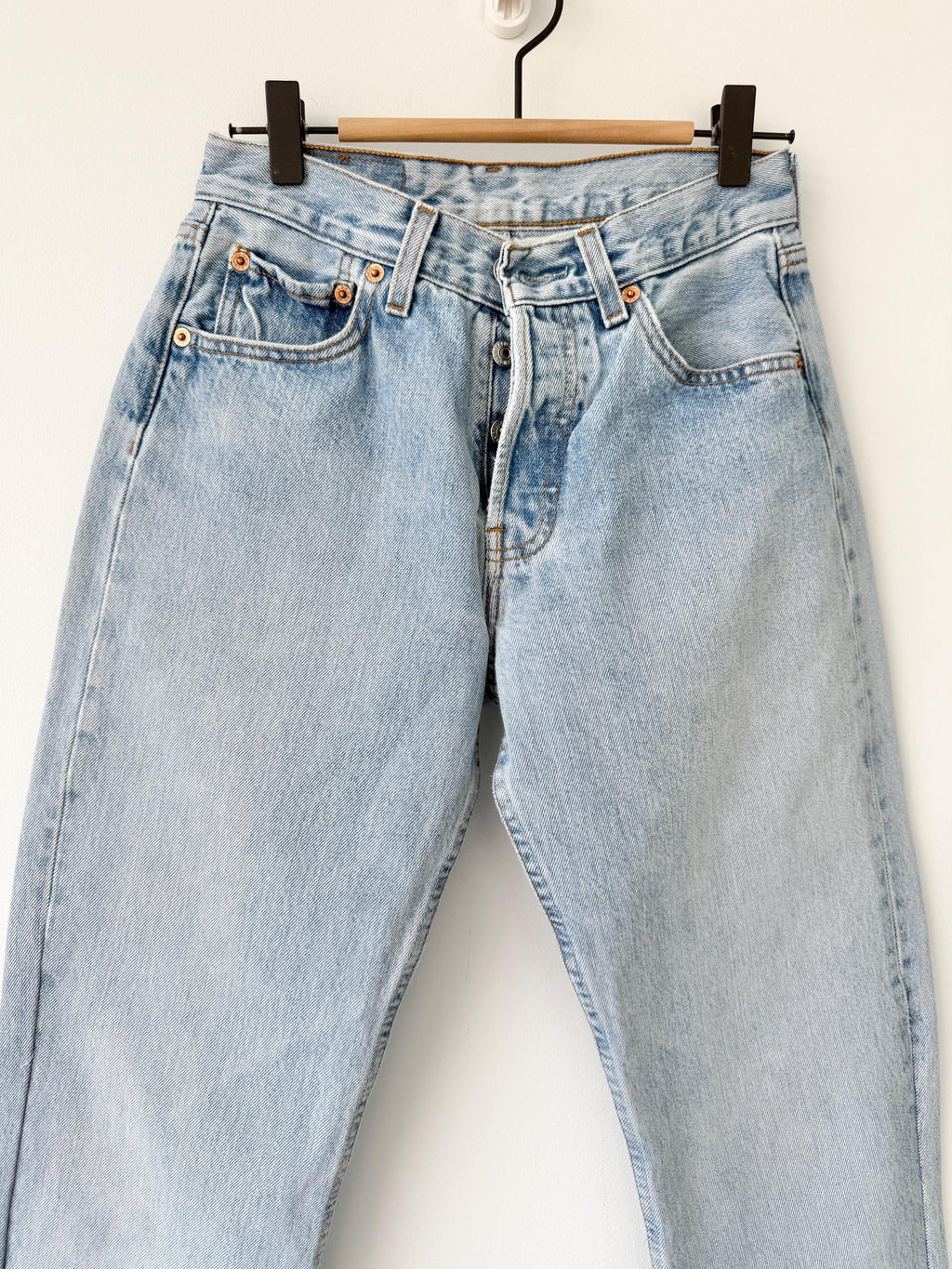 W25 L31 Levis 501 vintage 24-25” measured waist light blue faded made in late y2k redone