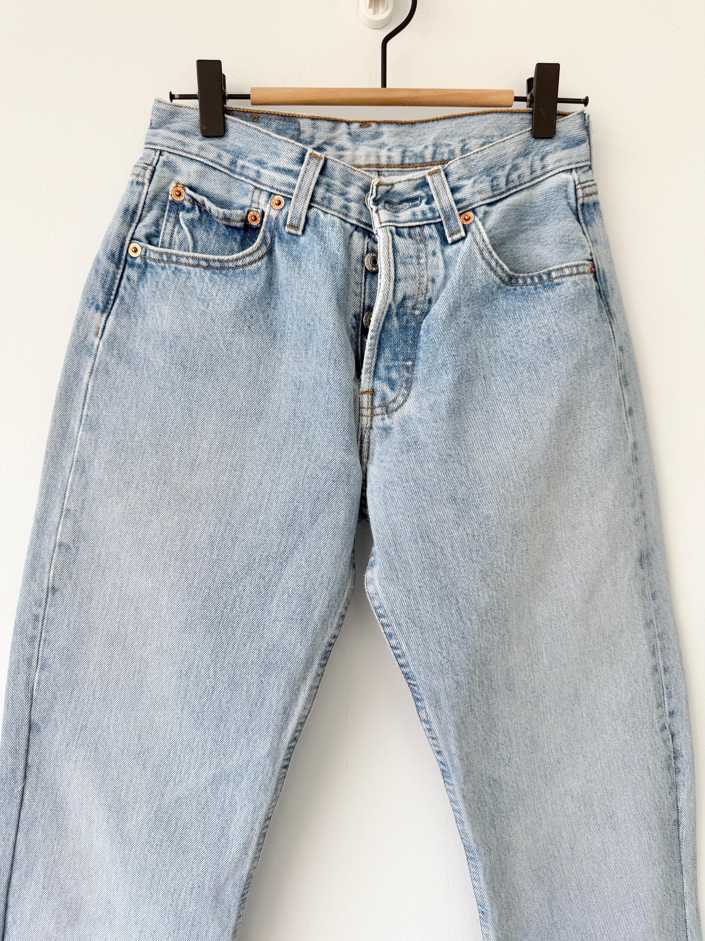 W25 L31 Levis 501 vintage 24-25” measured waist light blue faded made in late y2k redone