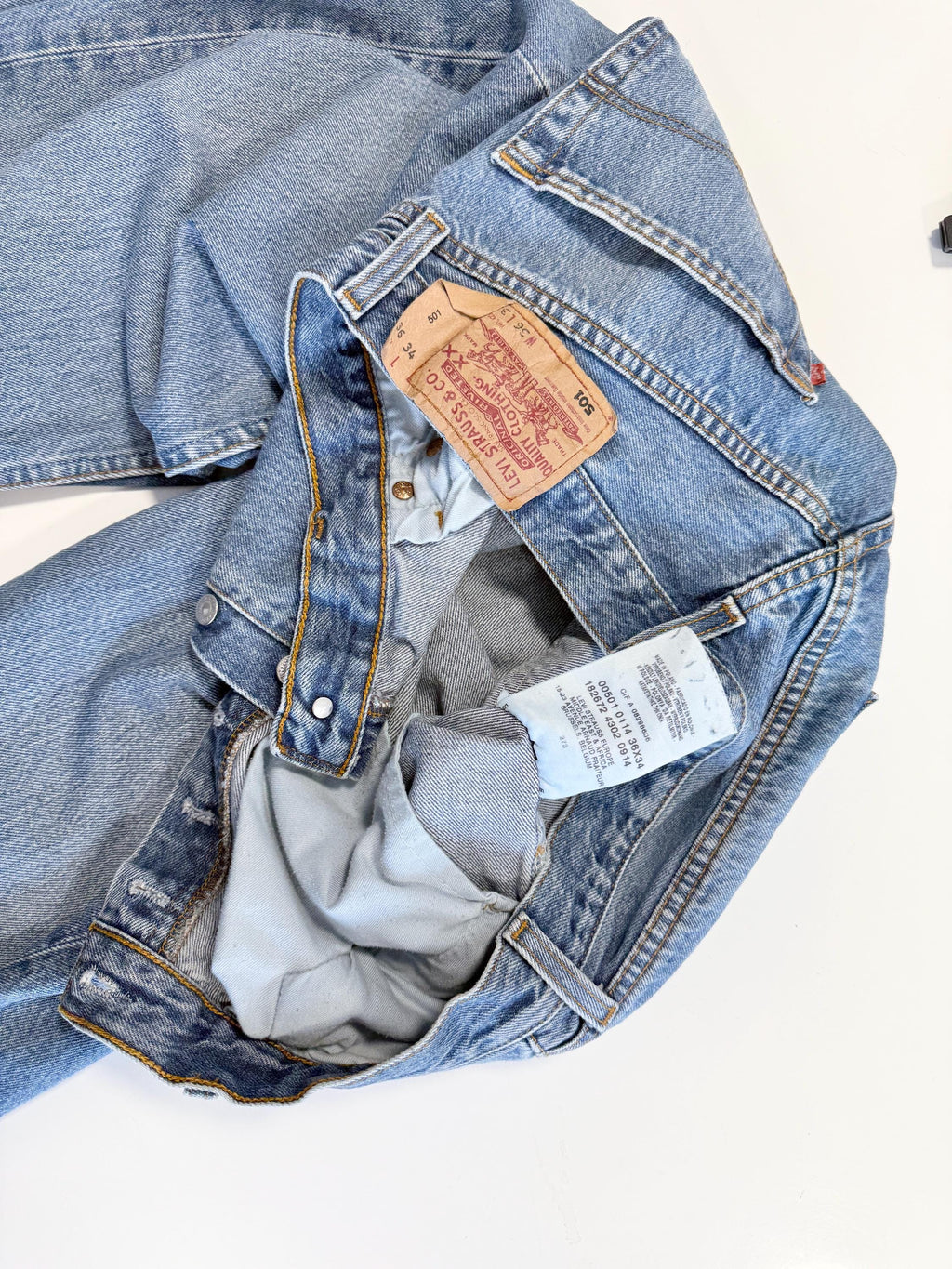 Levis 501 vintage w32 L32 medium blue wallet mark made in Poland 501s straight leg jeans 501 31”/32” waist