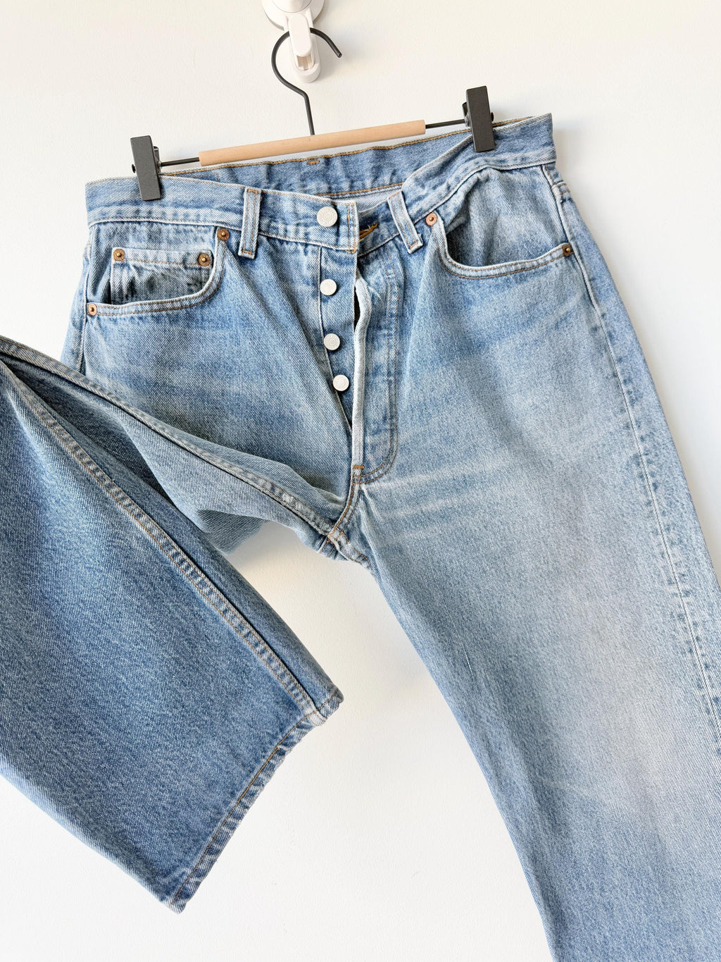 Levis 501s  vintage w31 L29 medium faded blue 501s made in USA 80s straight leg jeans 501 30”/31” waist hol