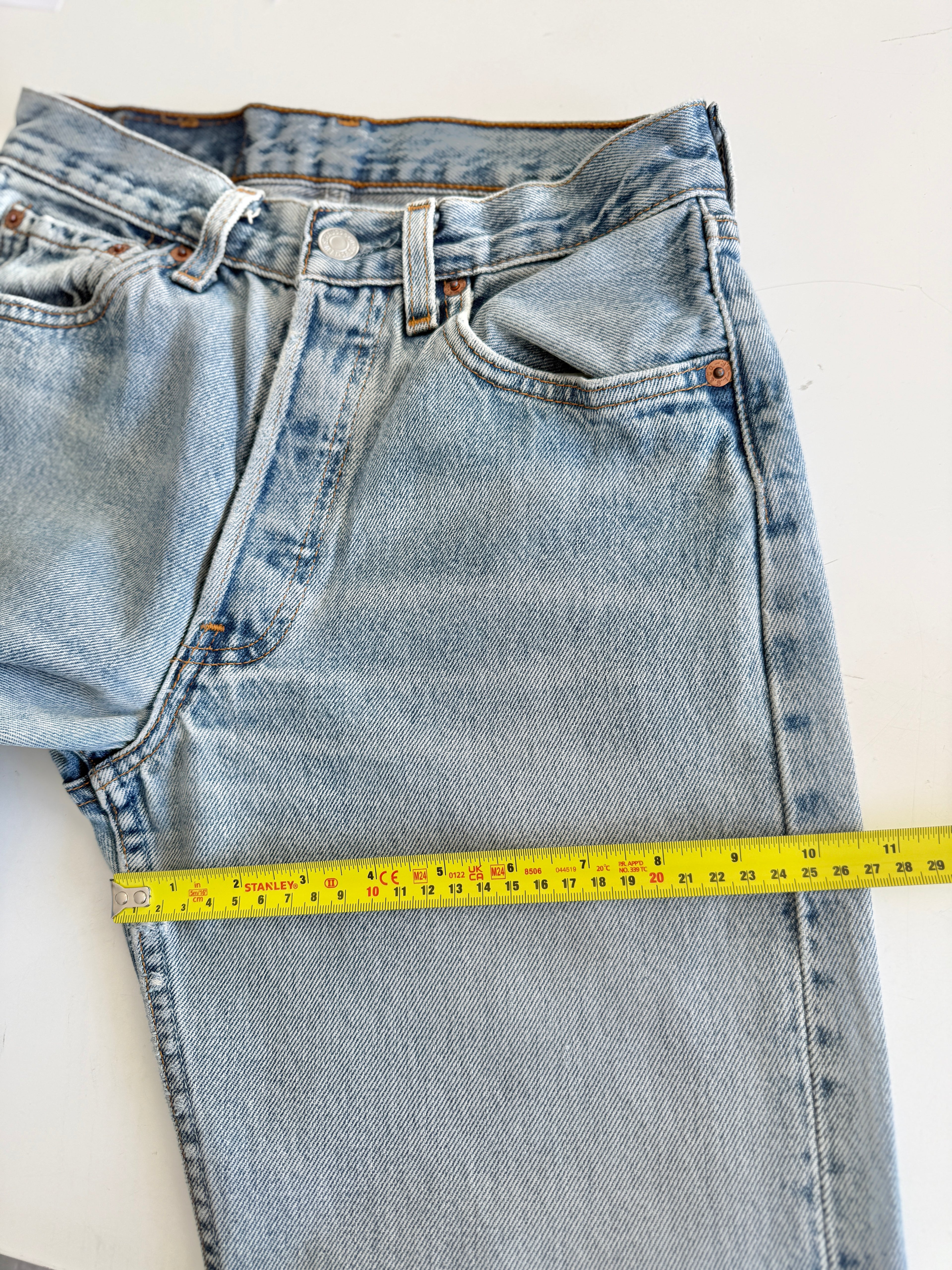 W25 L29 vintage Levis 501 24-25” measured “for women” light blue denim USA y2k