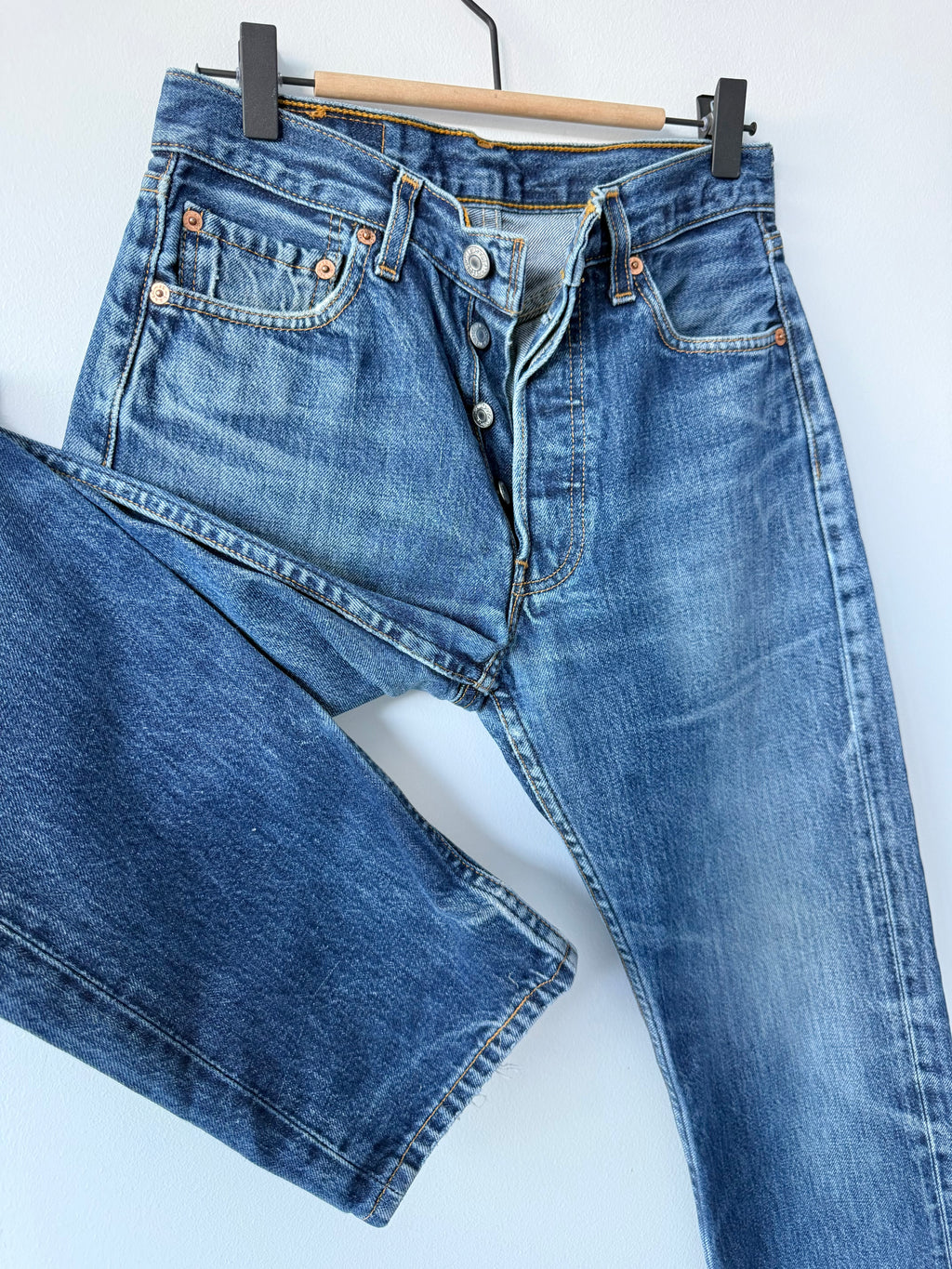 W26 L30 vintage Levis 501 dark blue 25/26” measured waist Y2K levis 501s