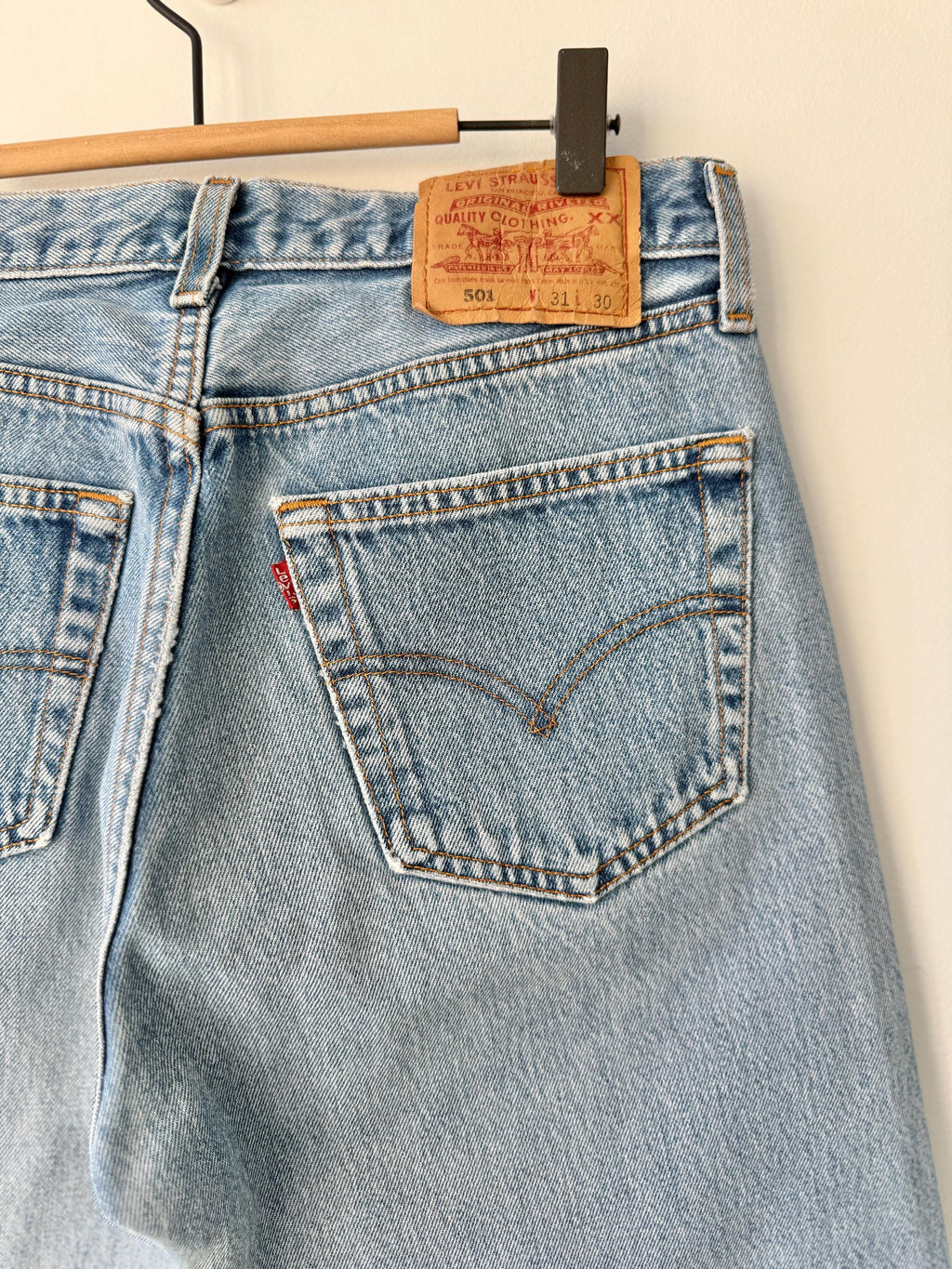 W29 L30 vintage Levis 501 28-29” measured medium blue made in USA 90s for women tag