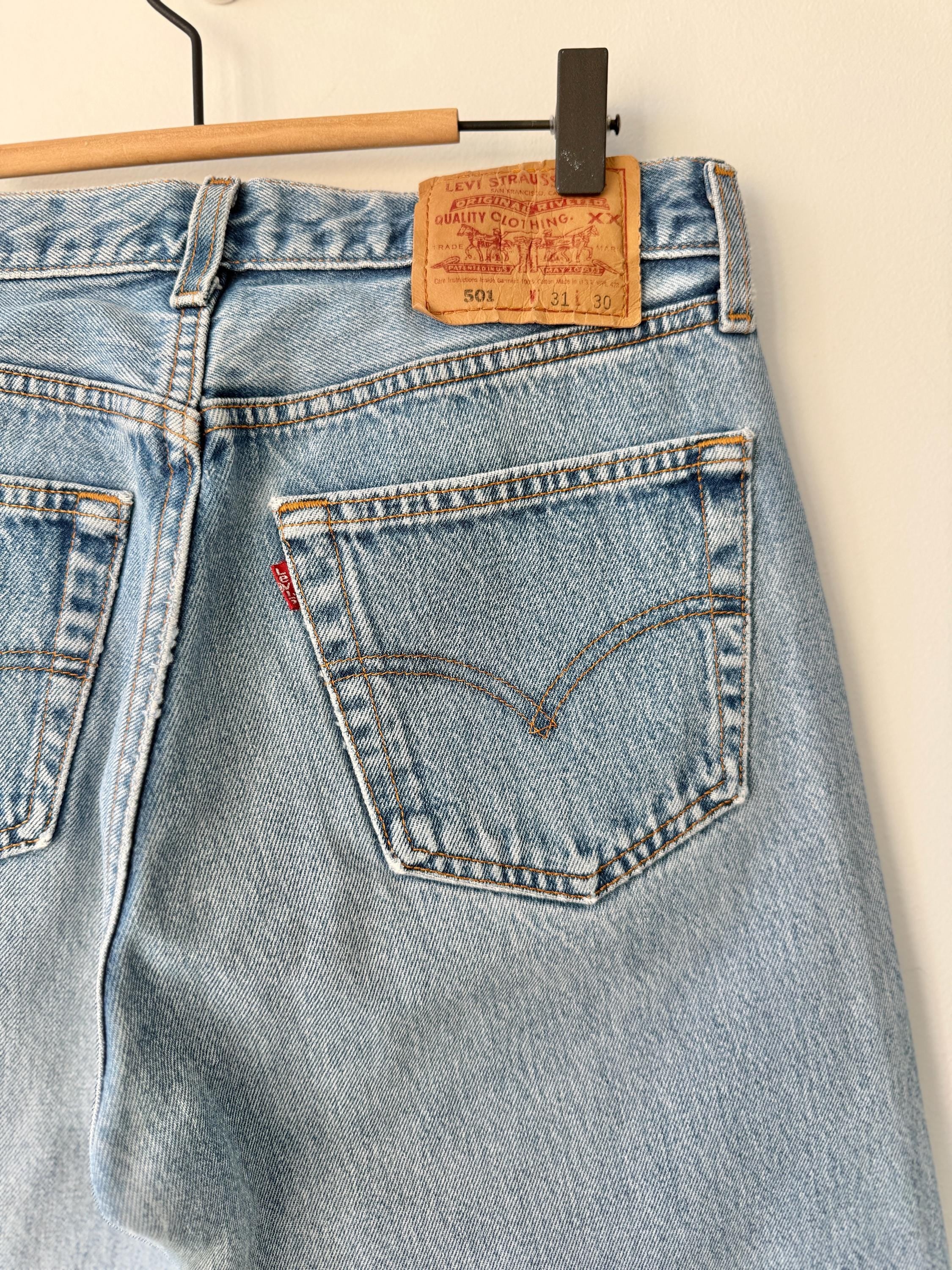 W29 L30 vintage Levis 501 28-29” measured medium blue made in USA 90s for women tag