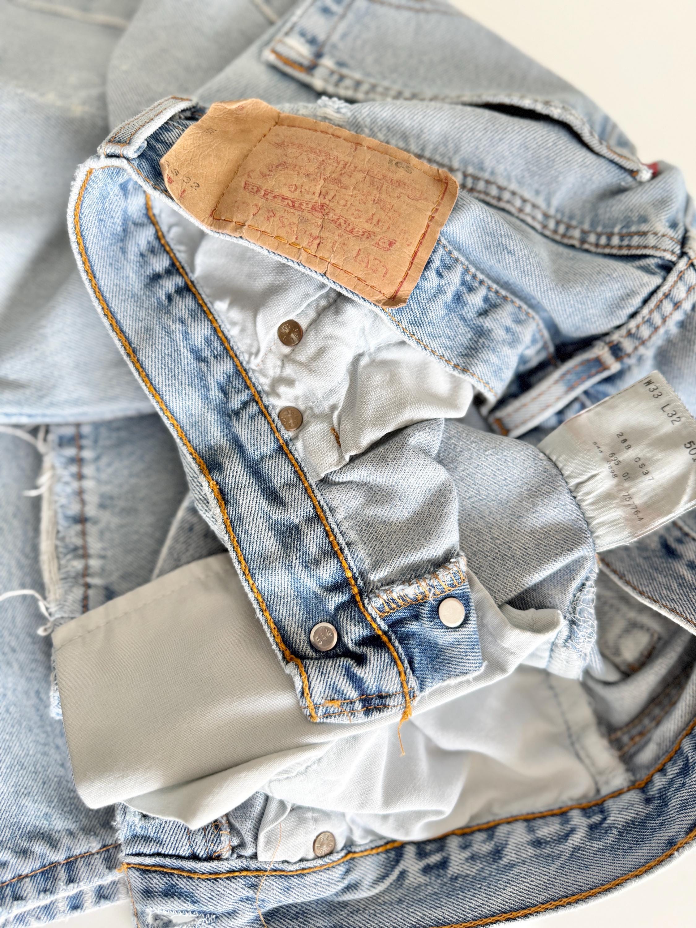 W31 L31 vintage Levis 501 30-31” measured waist light blue very distressed faded denim made in USA 90s