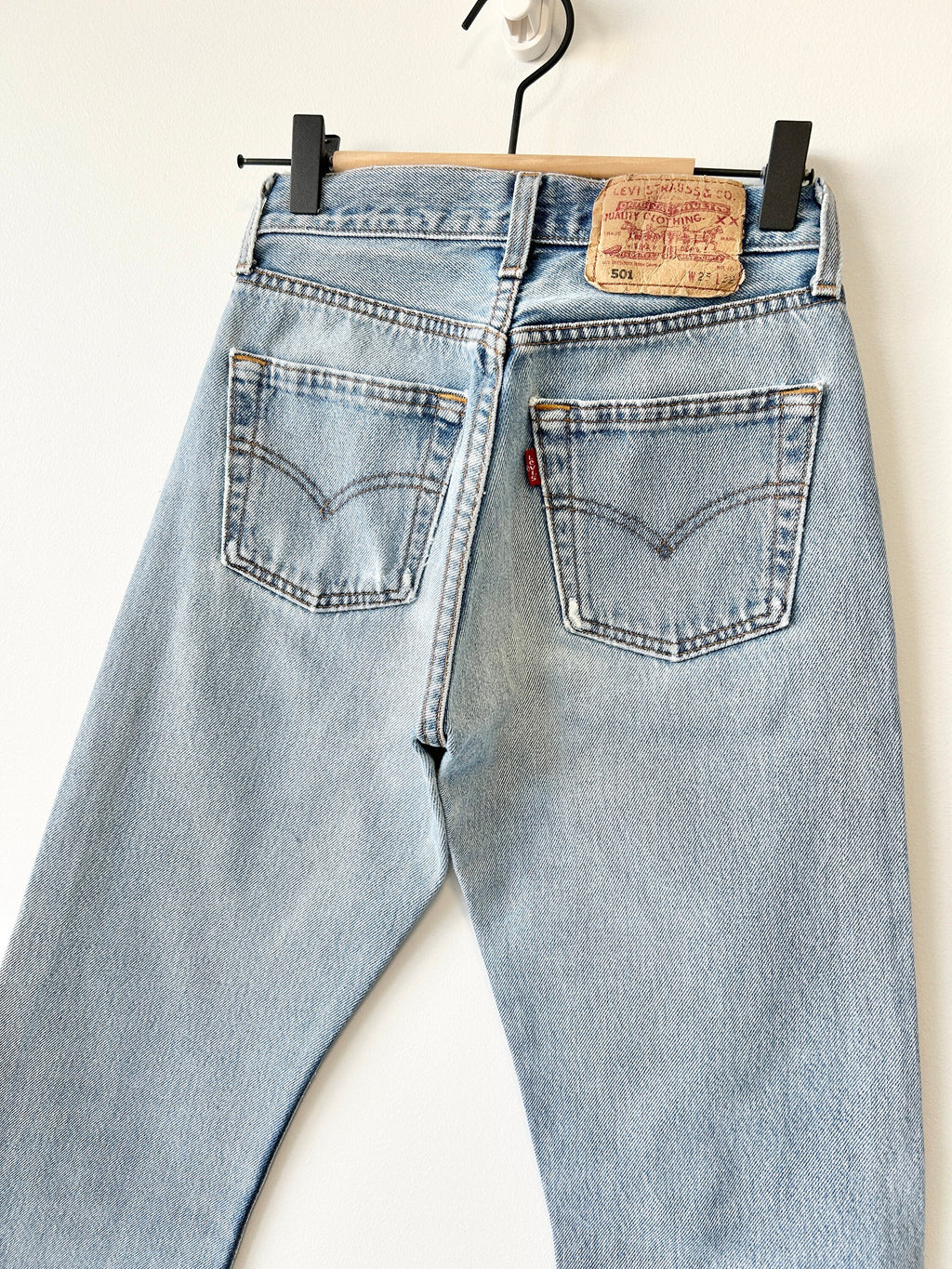 Levi’s 501 vintage w23 L30 Levi’s 501 light blue faded blue straight leg blue 501 vintage blue 501 worn vintage Levi’s