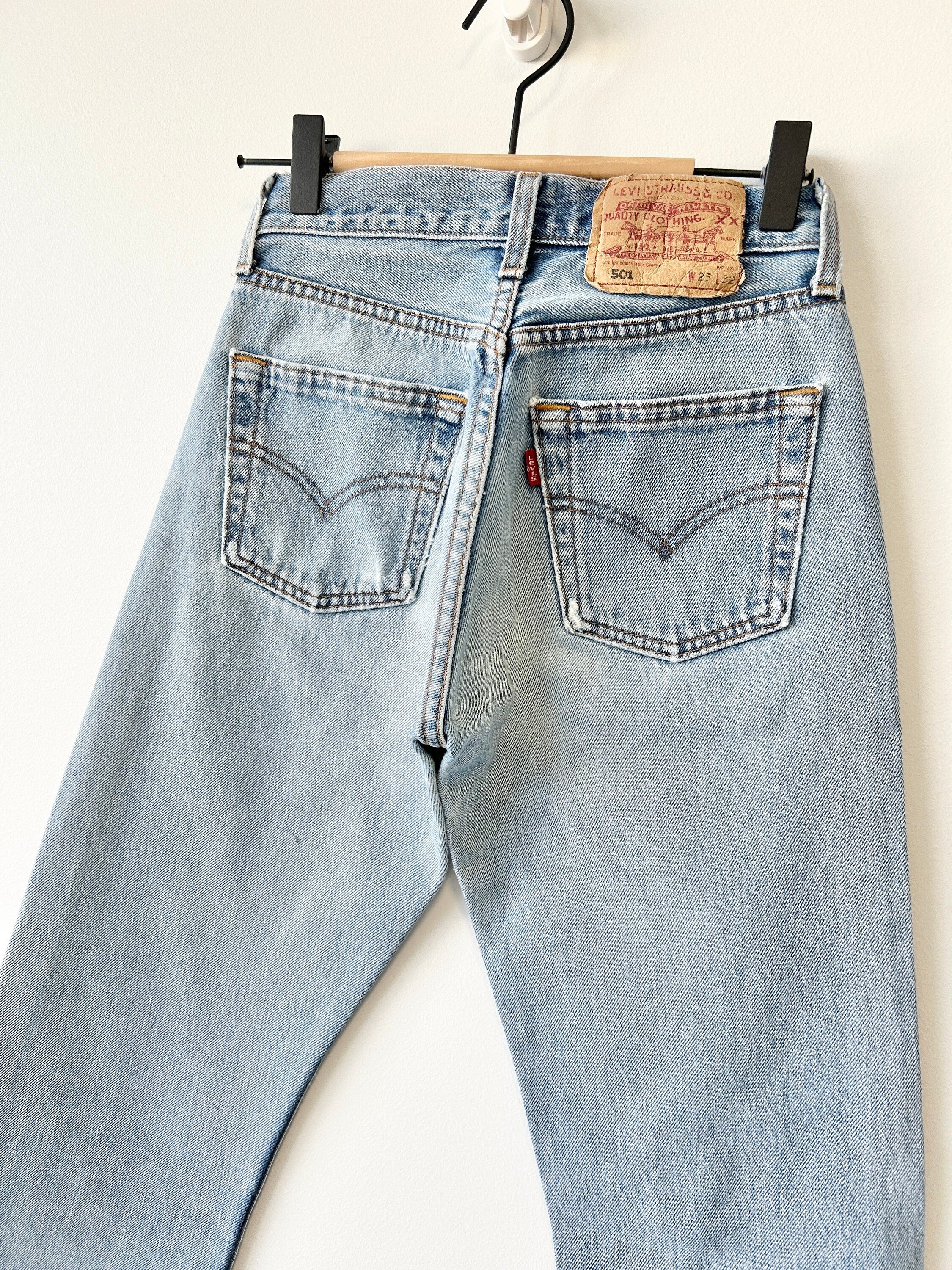 Levi’s 501 vintage w23 L30 Levi’s 501 light blue faded blue straight leg blue 501 vintage blue 501 worn vintage Levi’s