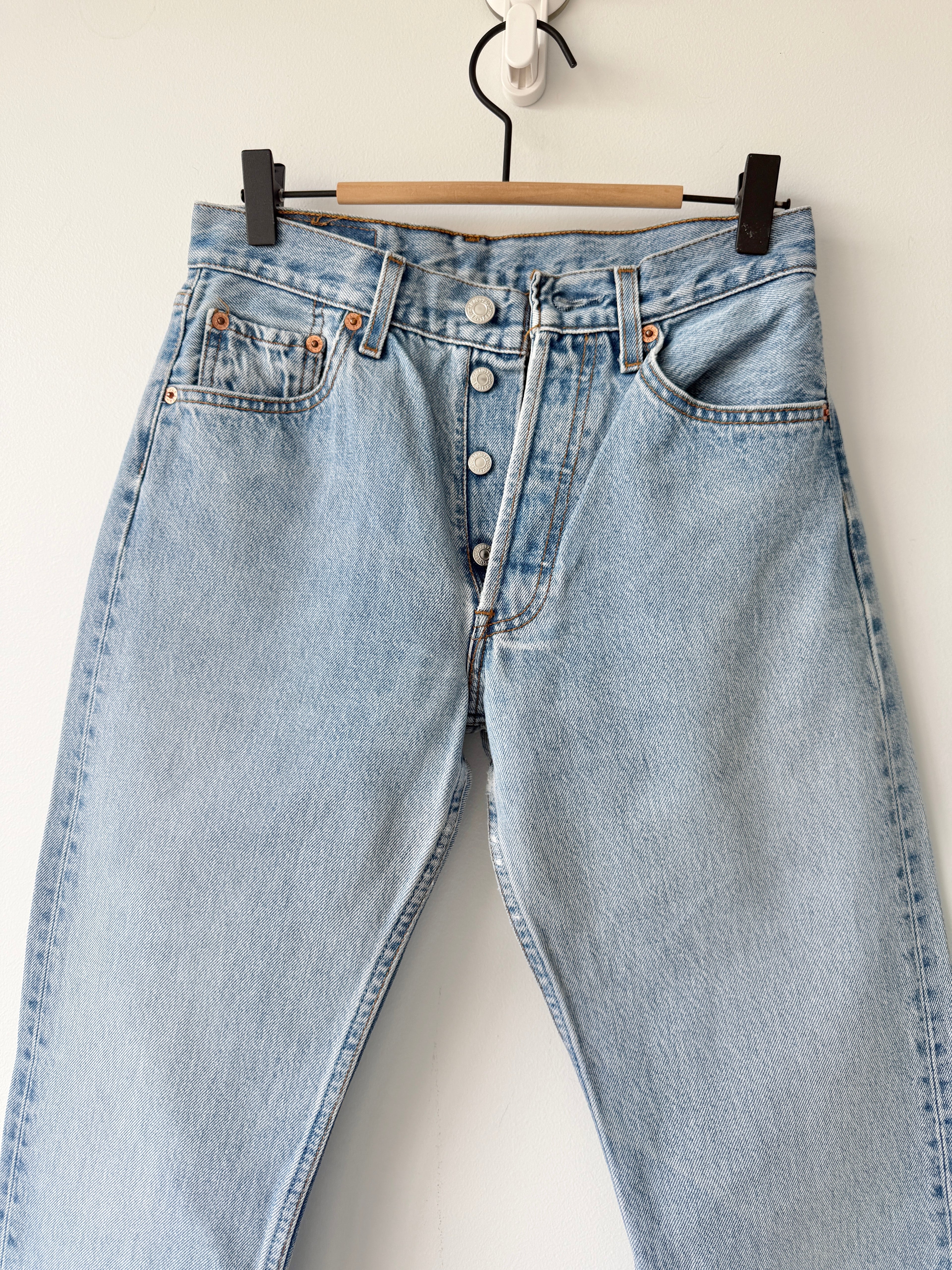 W25 L29 vintage Levis 501 24-25” light blue 90s Levi’s 501s