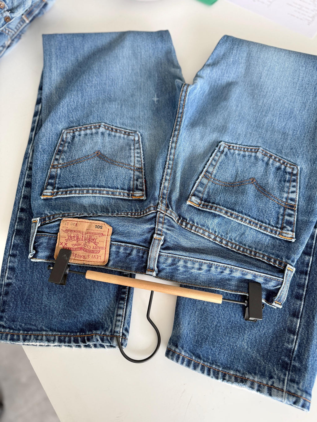 W28 L29 vintage Levis 501 27-28” measured dark raw blue faded denim made in Y2K