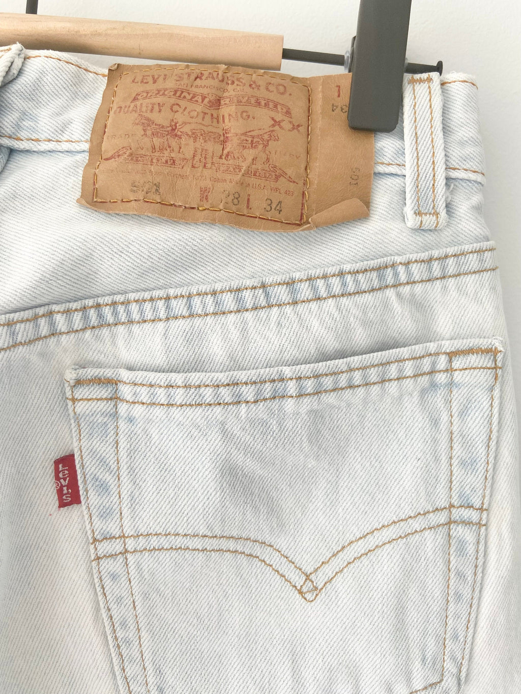 Vintage Levi’s 501 jeans w26 L27  made in USA  1995 light blue faded vintage 501 jeans