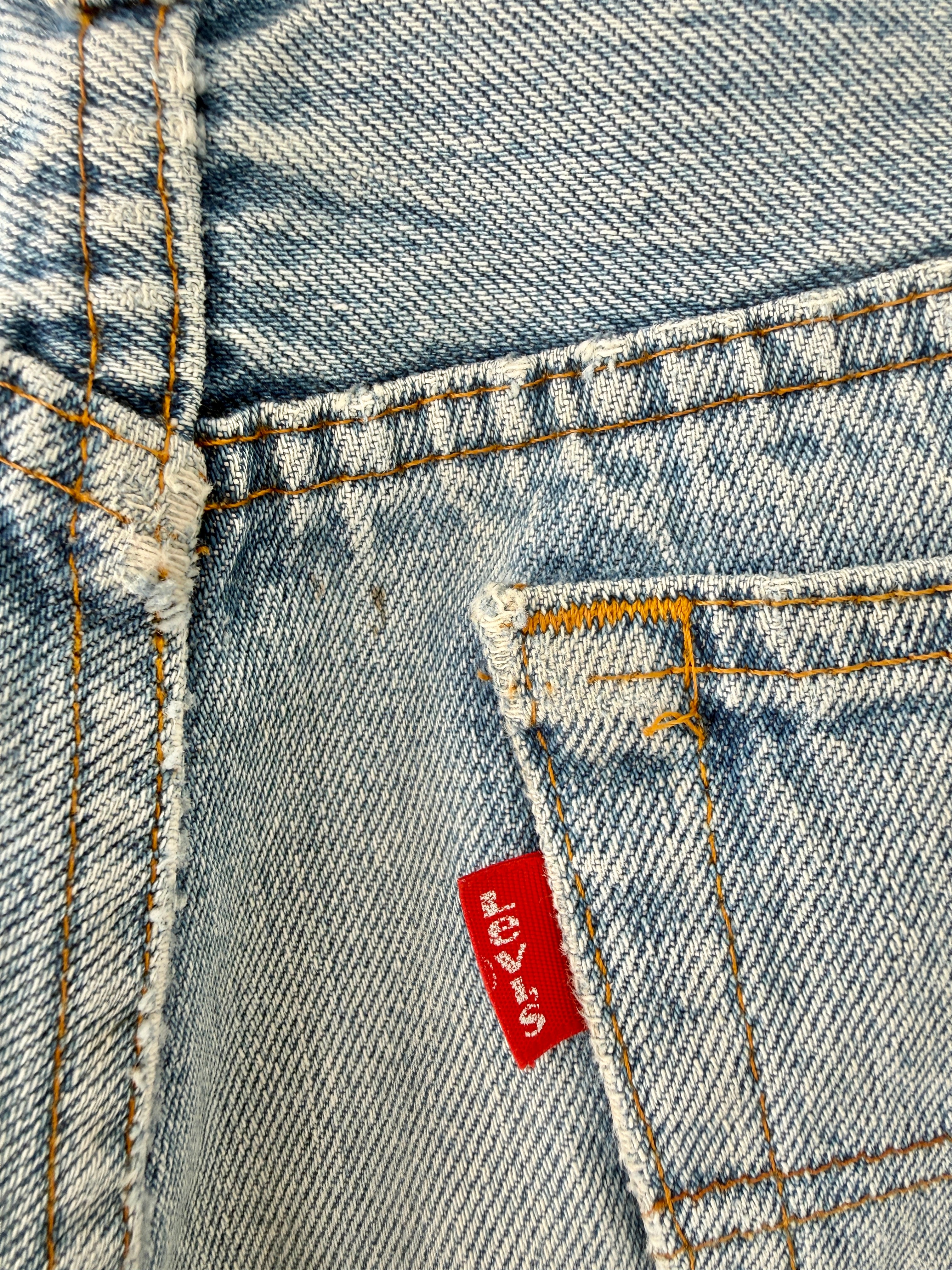 W31 L29 vintage Levis 501s 30/31” medium light blue denim Levi’s 501s 80s USA