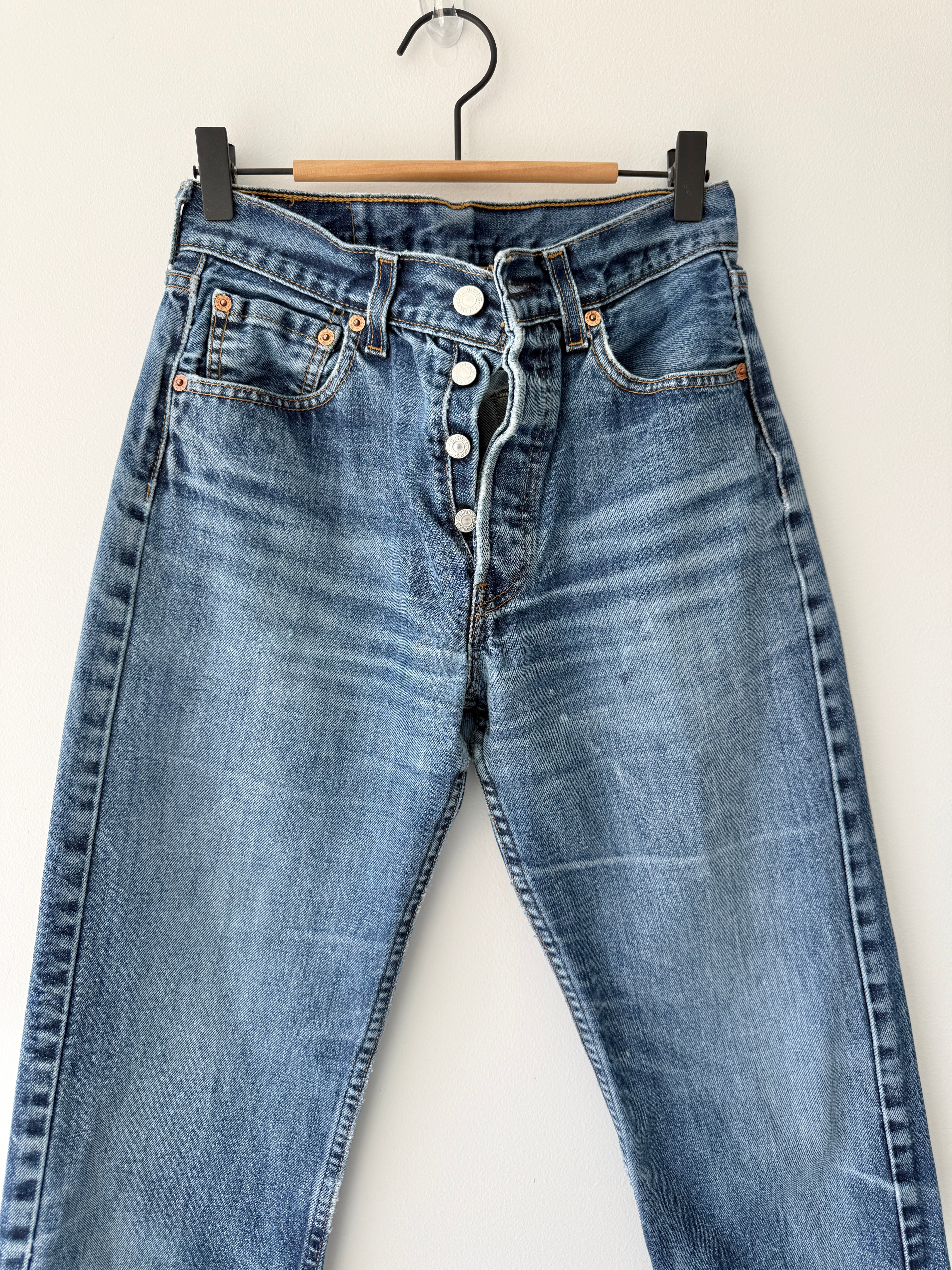 Softer W26 L29 vintage Levis 501 25/26” measured waist indigo faded blue 501s Y2K