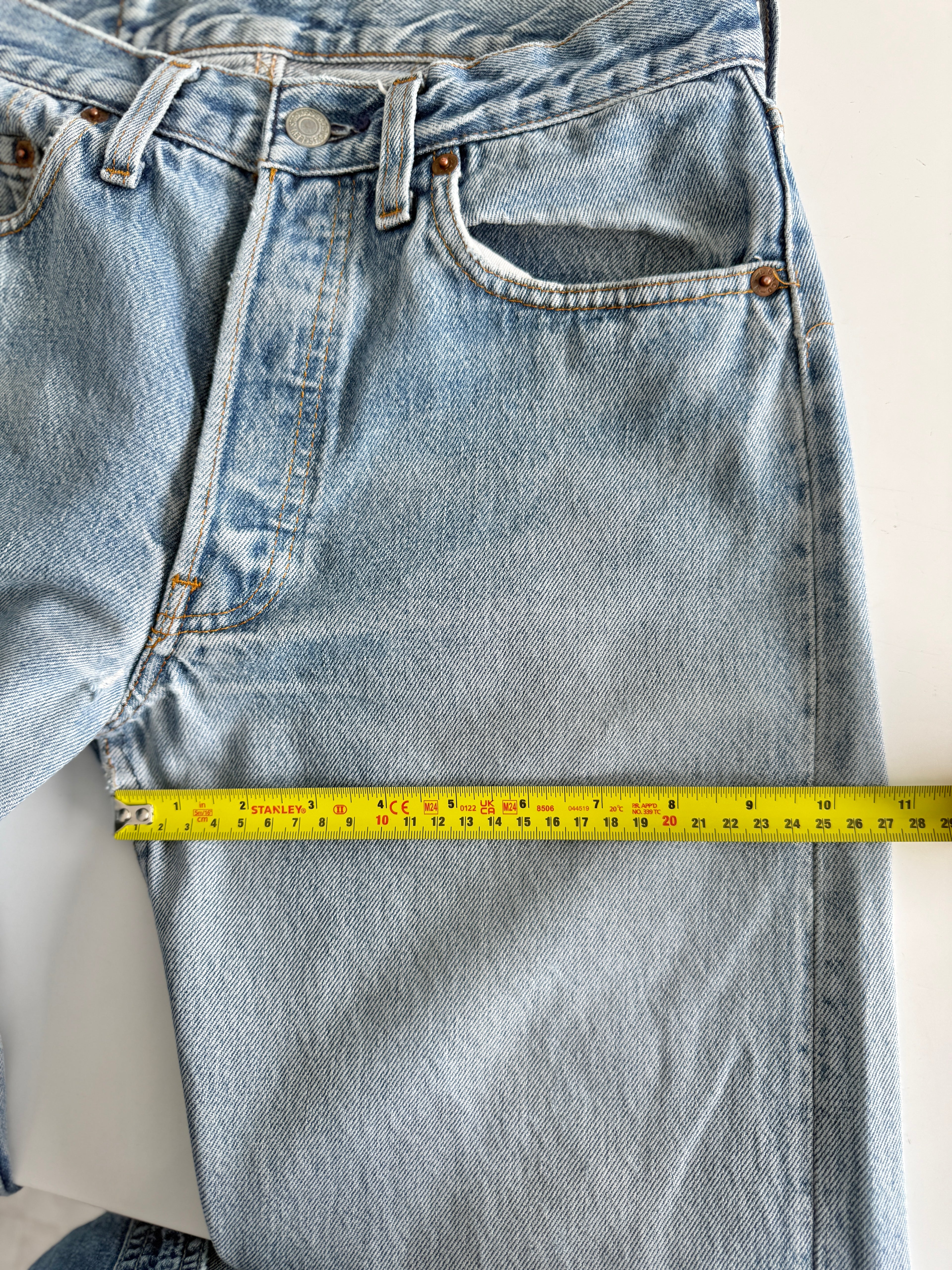 W28 L35 vintage Levis 501 27/28” measured medium light faded blue denim 80s Levi’s 501s