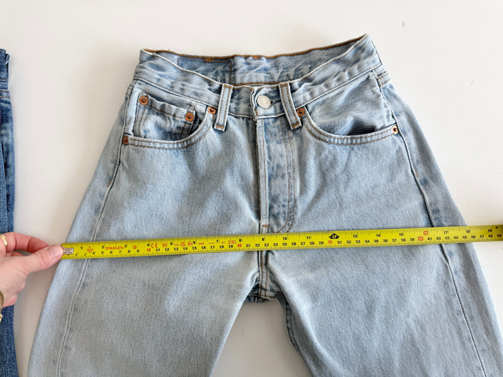 W22 L29 vintage Levis 501 22” measured light blue faded denim 90s 501s
