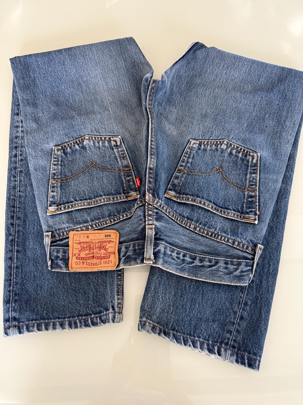 W27 L28 vintage Levis 501 26-27” measured medium dark blue made in 90s