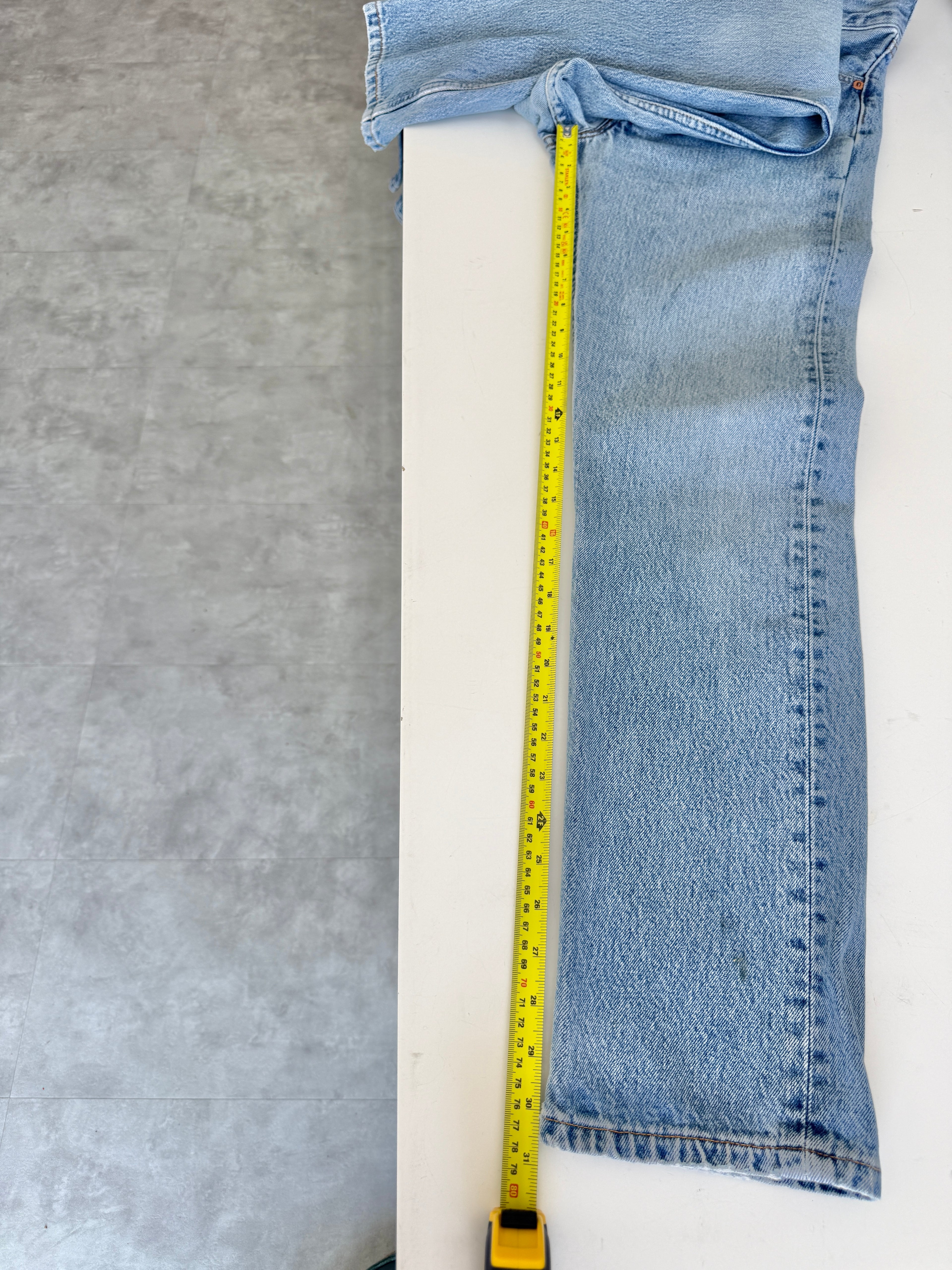 W25 L31 vintage Levis 501 24/25” measured waist medium light blue 501s 90s  USA nl