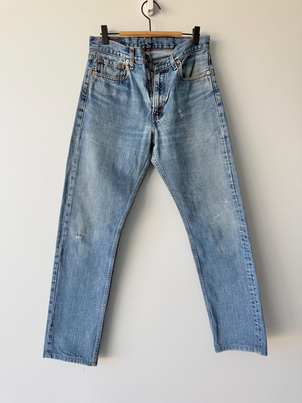 W30 L31 vintage Levis 505 29-30” measured waist medium blue denim made in 90s