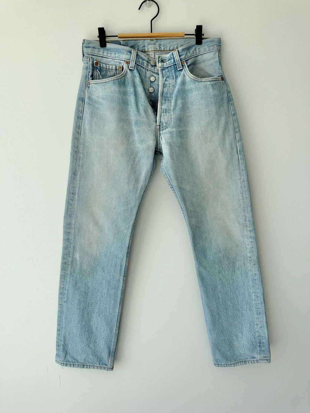 W30 L29 vintage Levis 501xx 30” measured waist light faded blue USA 90s  501xx