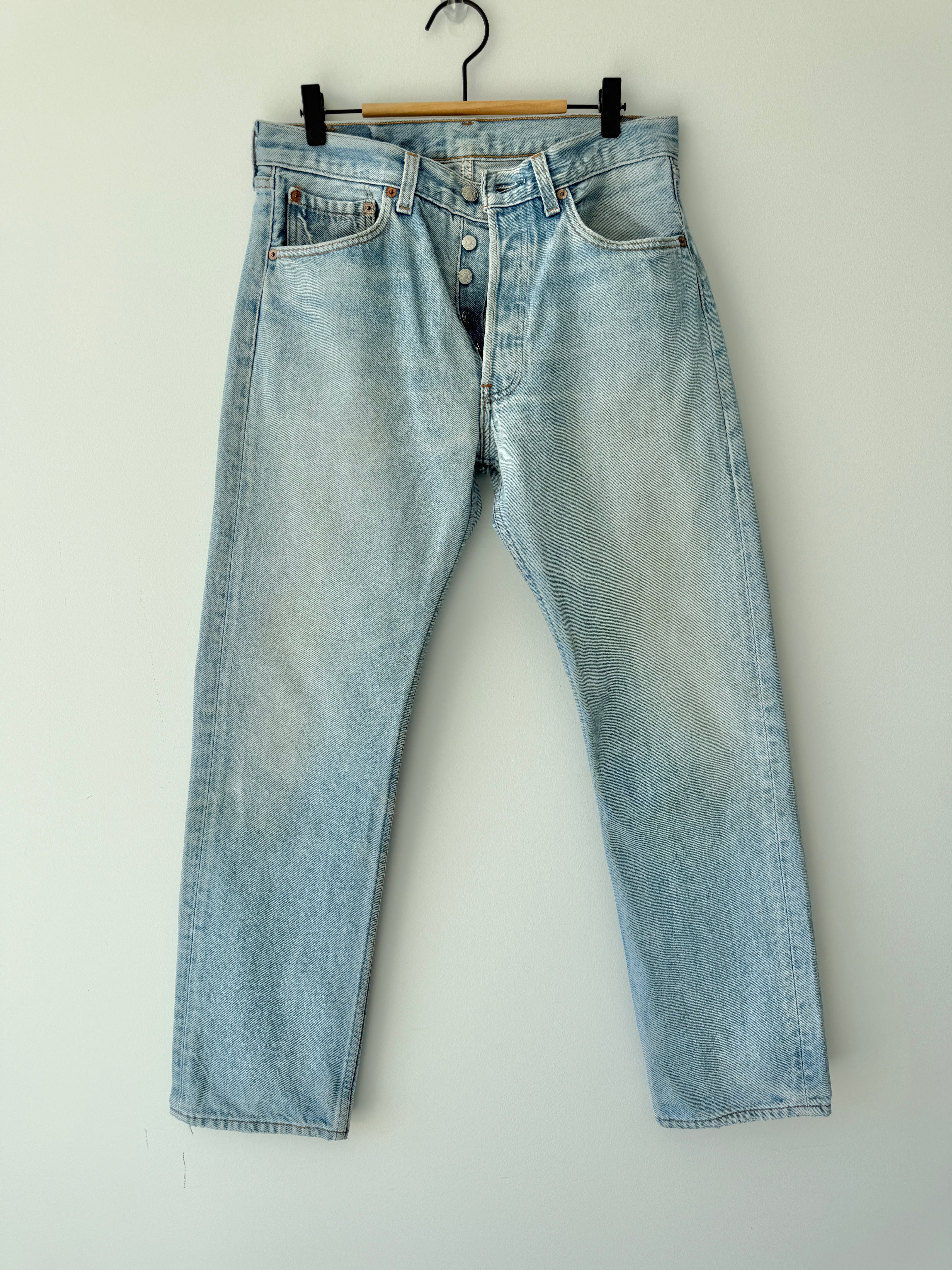 W30 L29 vintage Levis 501xx 30” measured waist light faded blue USA 90s  501xx