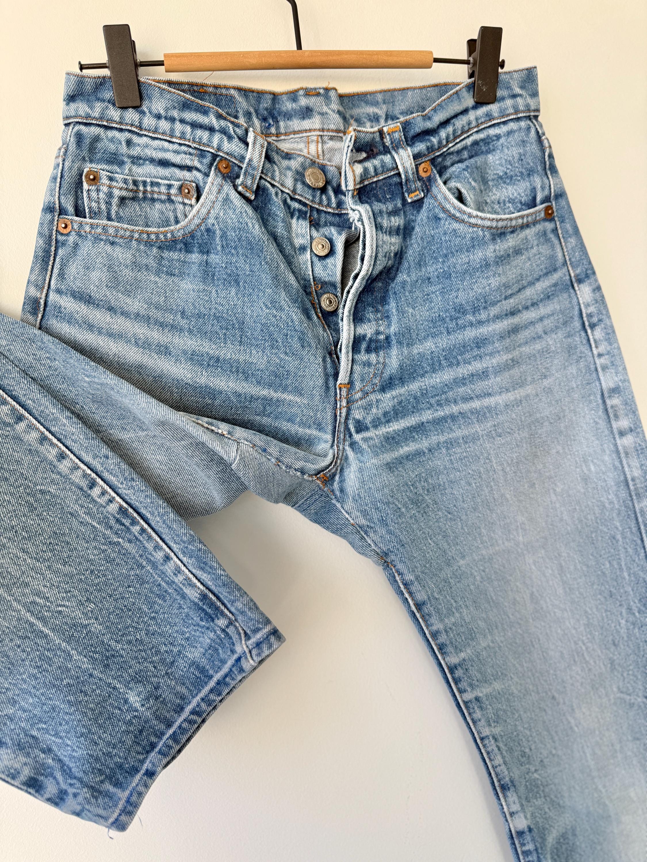 W27 L28 vintage Levis 501 27” measured whiskers faded dark blue made in 80s