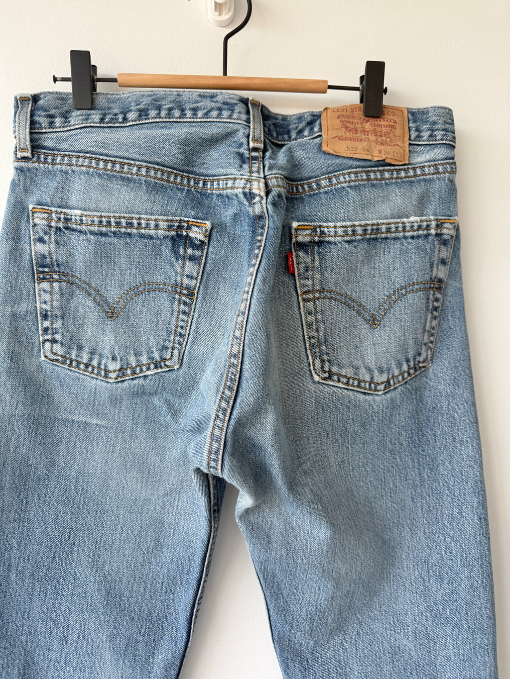 W32 L33 vintage Levis 505 31-32” measured medium faded blue 90s Levi’s 505s