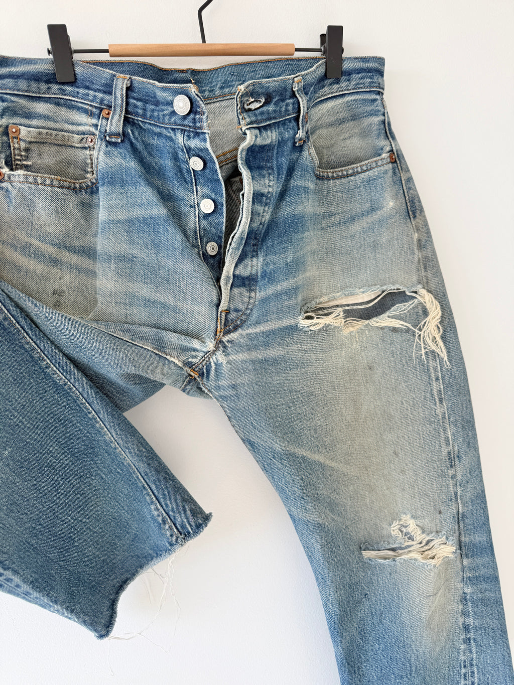 Selvedge soft W34 L28 vintage Levis 501xx 32/34” measured waist light faded blue USA 70s  501 selvedge
