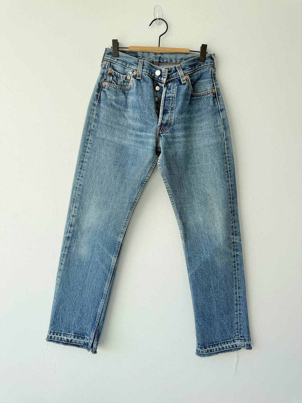 W26 L29 vintage Levis 501s 25/26” medium blue denim Levi’s 501s student fit 90s USA