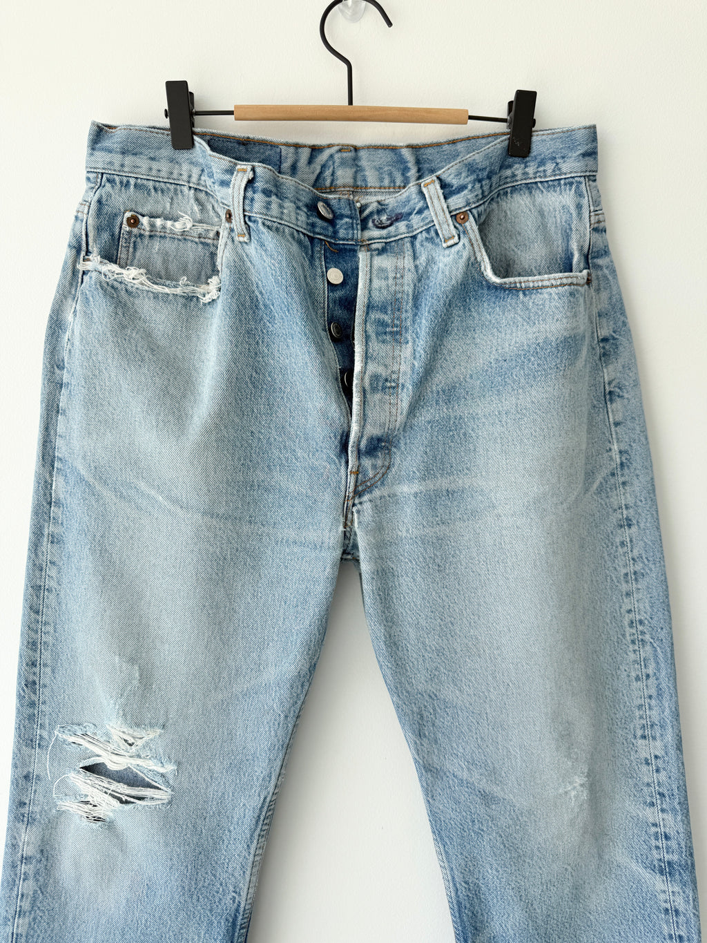 Soft denim W34 L29 vintage Levis 501 33/34” measured waist light faded blue distressed USA 90s 501s