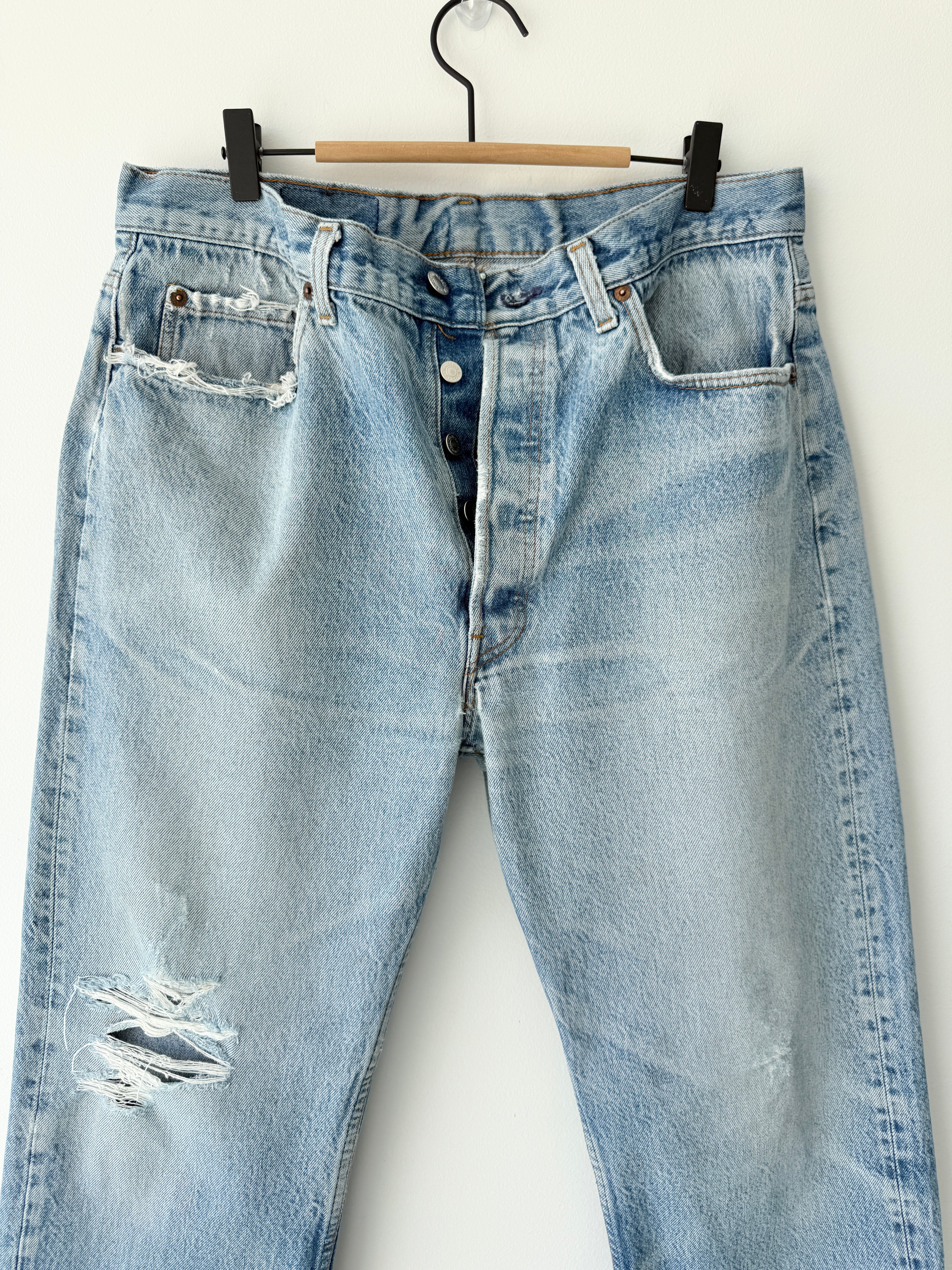 Soft denim W34 L29 vintage Levis 501 33/34” measured waist light faded blue distressed USA 90s 501s