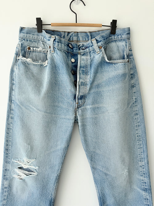 Soft denim W34 L29 vintage Levis 501 33/34” measured waist light faded blue distressed USA 90s 501s