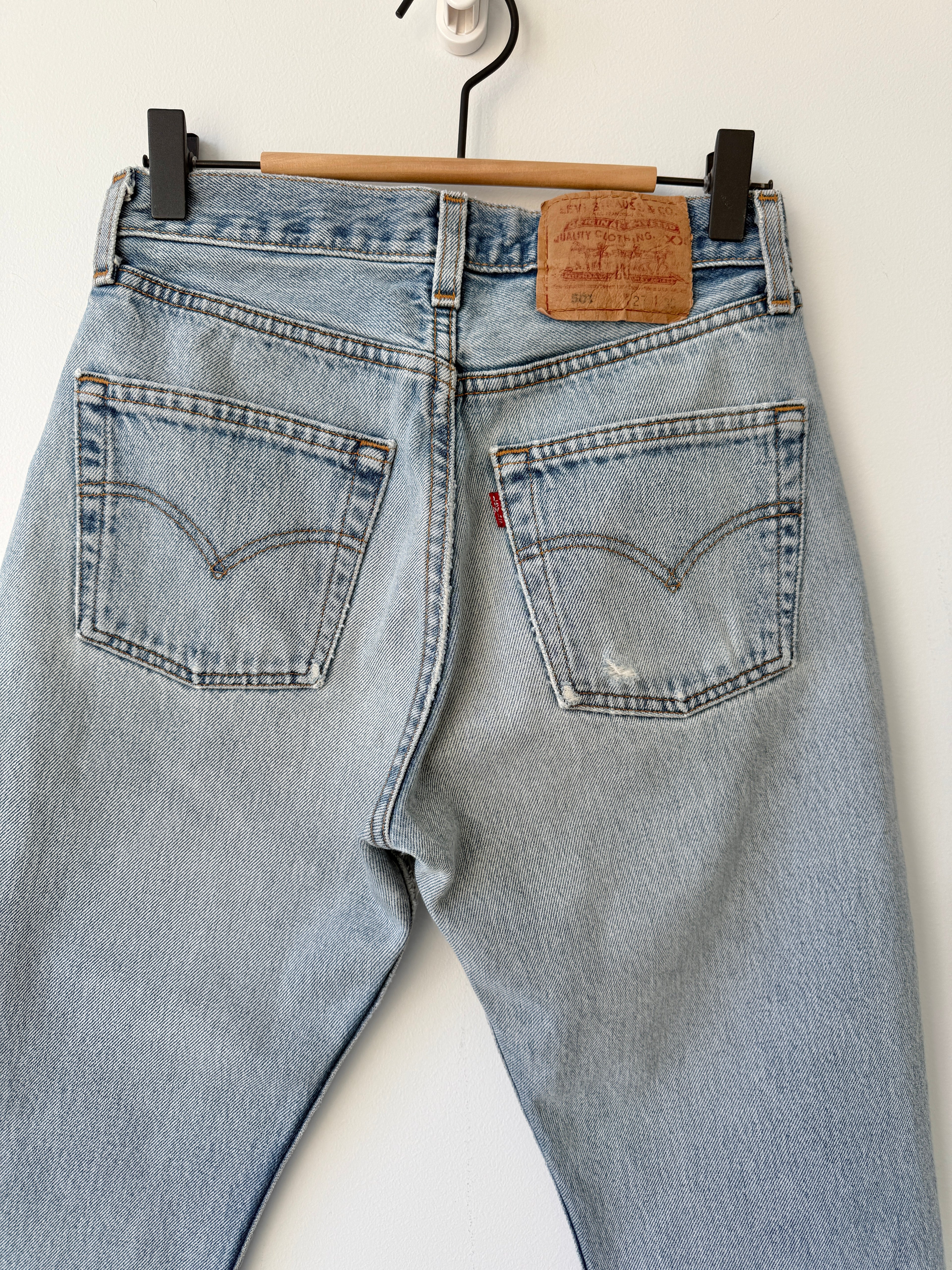 W25 L29 vintage Levis 501 24-25” measured “for women” light blue denim USA y2k