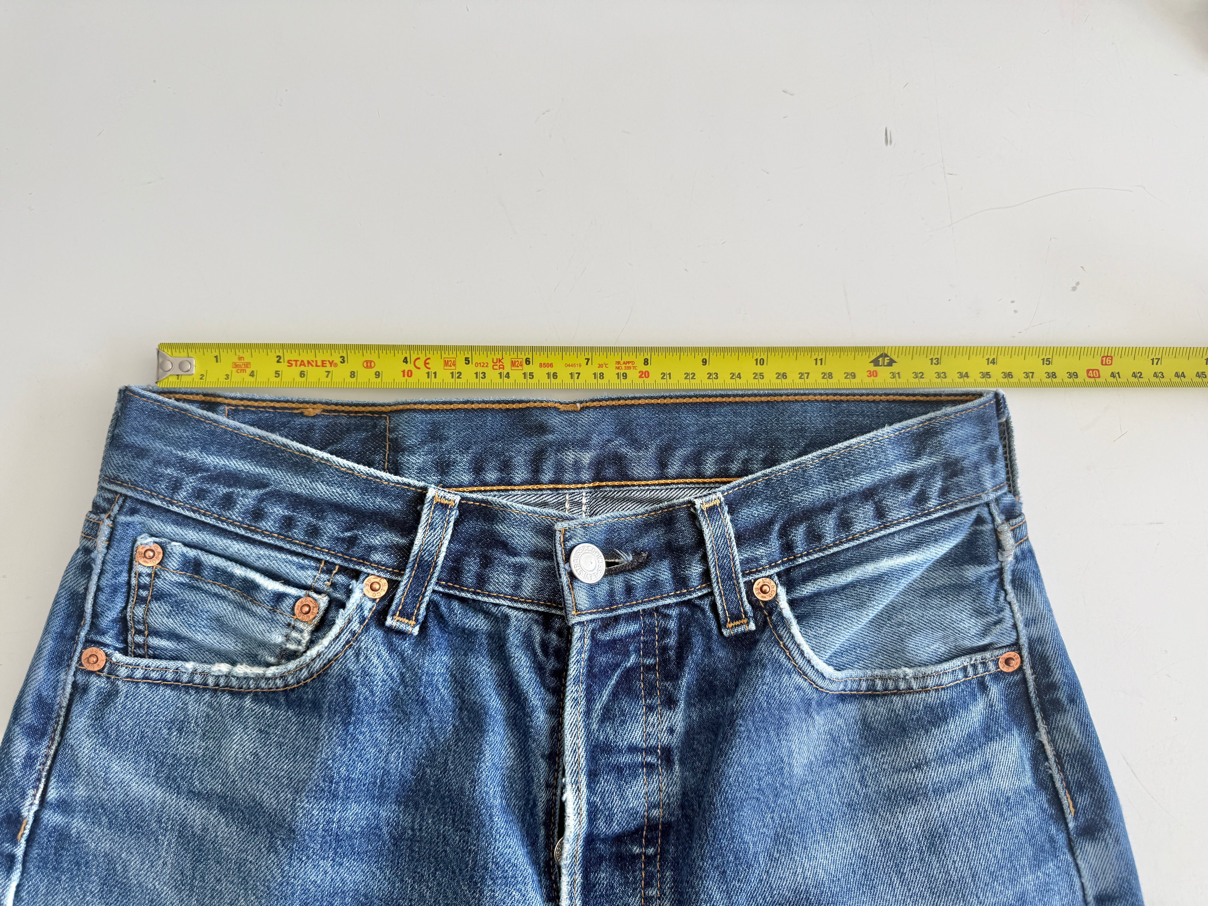 W28 L28 vintage Levis 501 27-28” measured dark blue faded denim Y2K 501s wallet mark