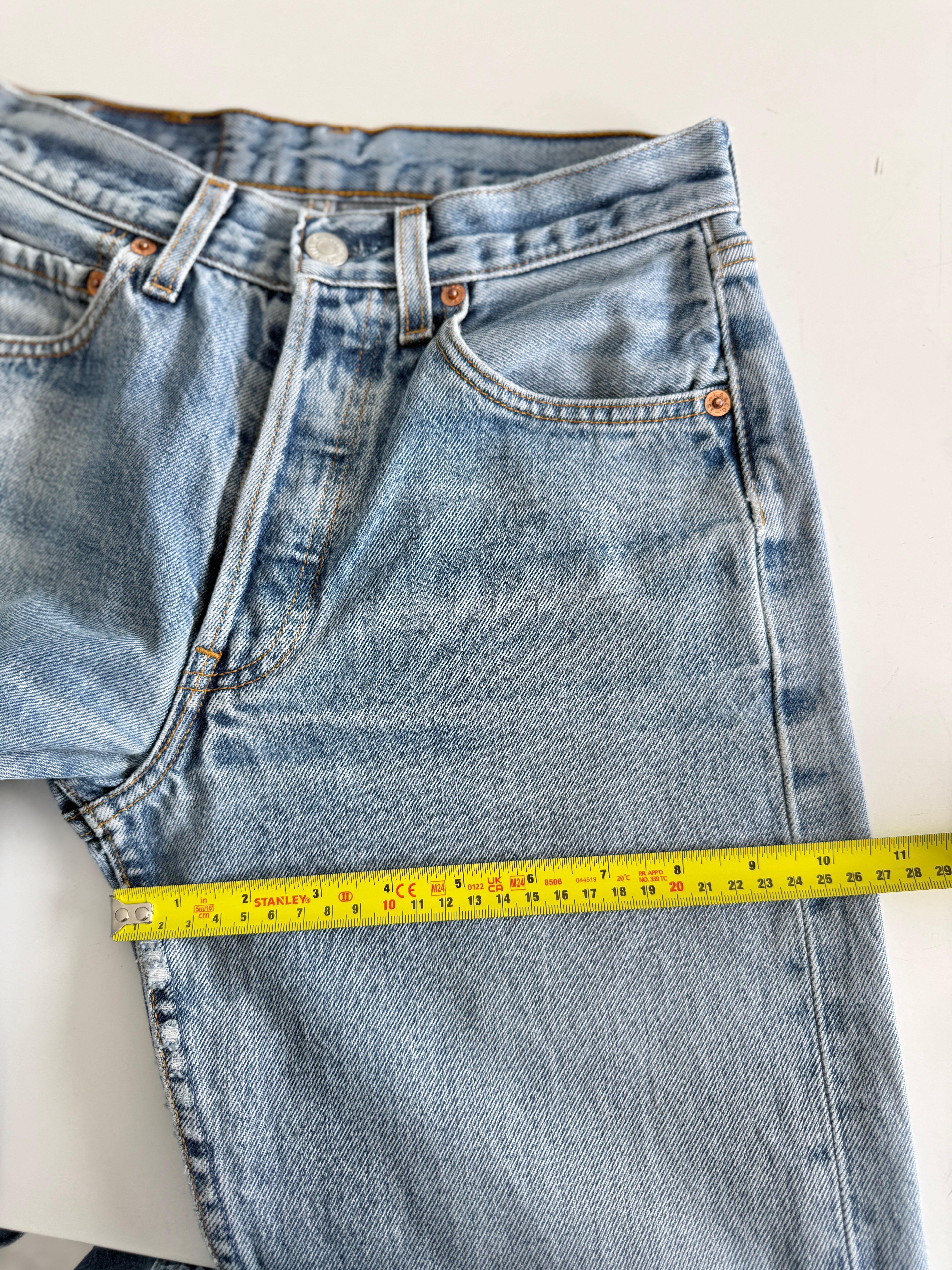W25 L30 vintage Levis 501 24/25” measured unique faded blue denim 90s Levi’s 501s
