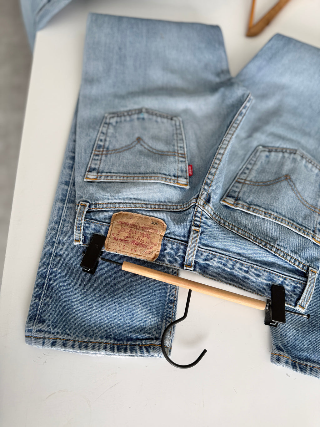 W25 L30 vintage Levis 501 24/25” measured unique faded blue denim 90s Levi’s 501s