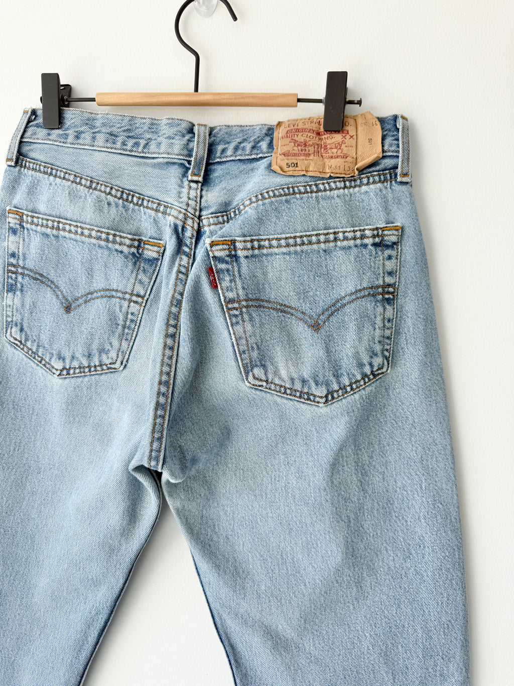 W28 L30 vintage Levis 501 27/28” light blue Levi’s 501s 90s