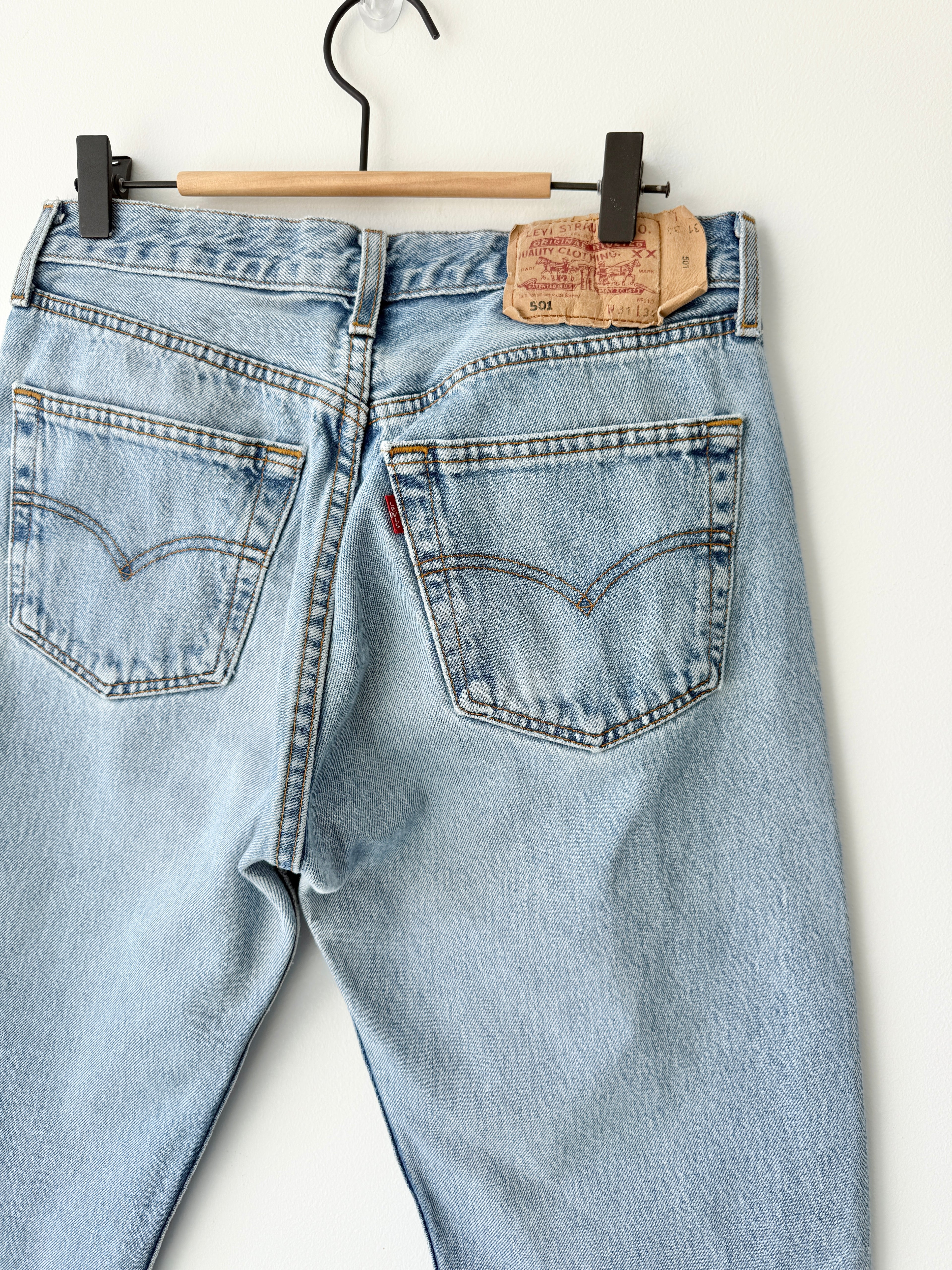 W28 L30 vintage Levis 501 27/28” light blue Levi’s 501s 90s