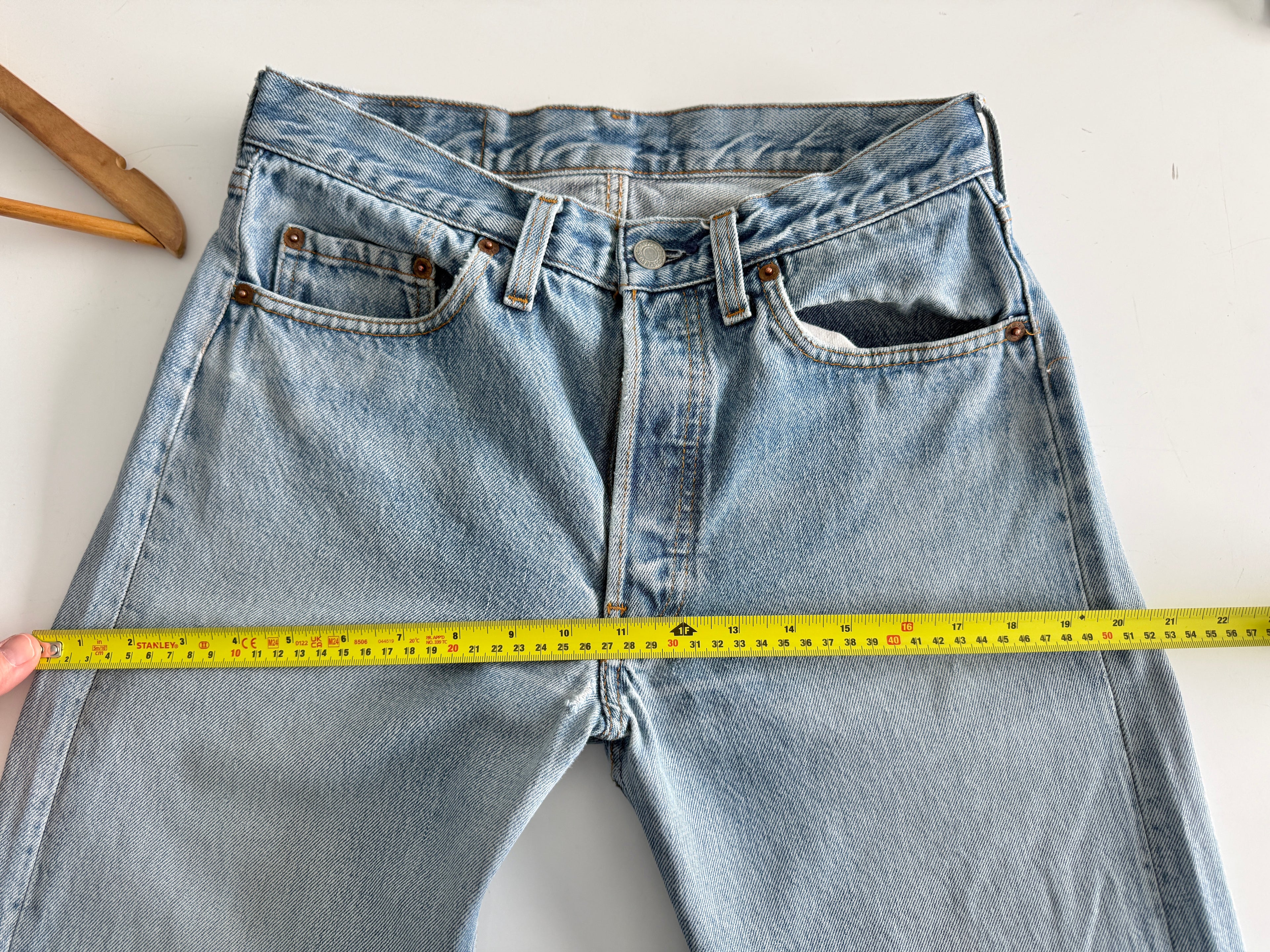 W28 L35 vintage Levis 501 27/28” measured medium light faded blue denim 80s Levi’s 501s